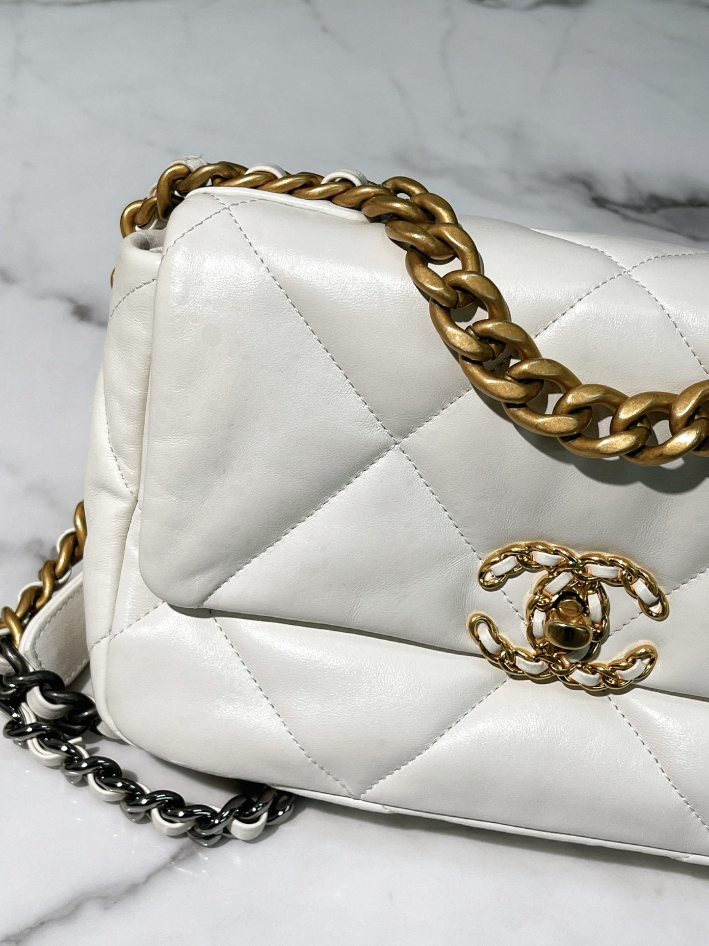 CHANEL SMALL 19 BAG, White/Gold