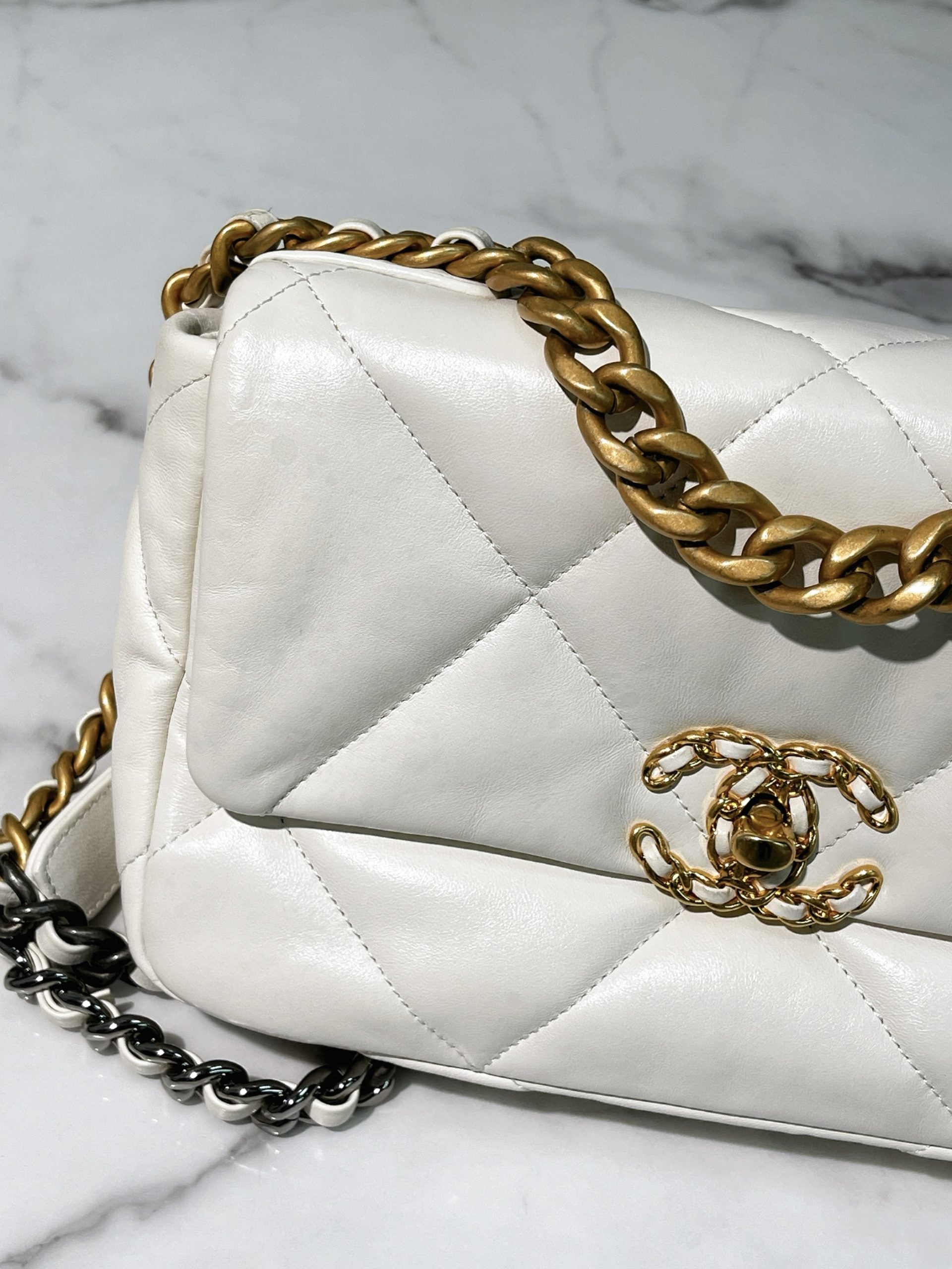 CHANEL SMALL 19 BAG, White/Gold