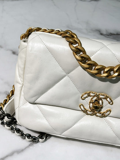CHANEL SMALL 19 BAG, White/Gold
