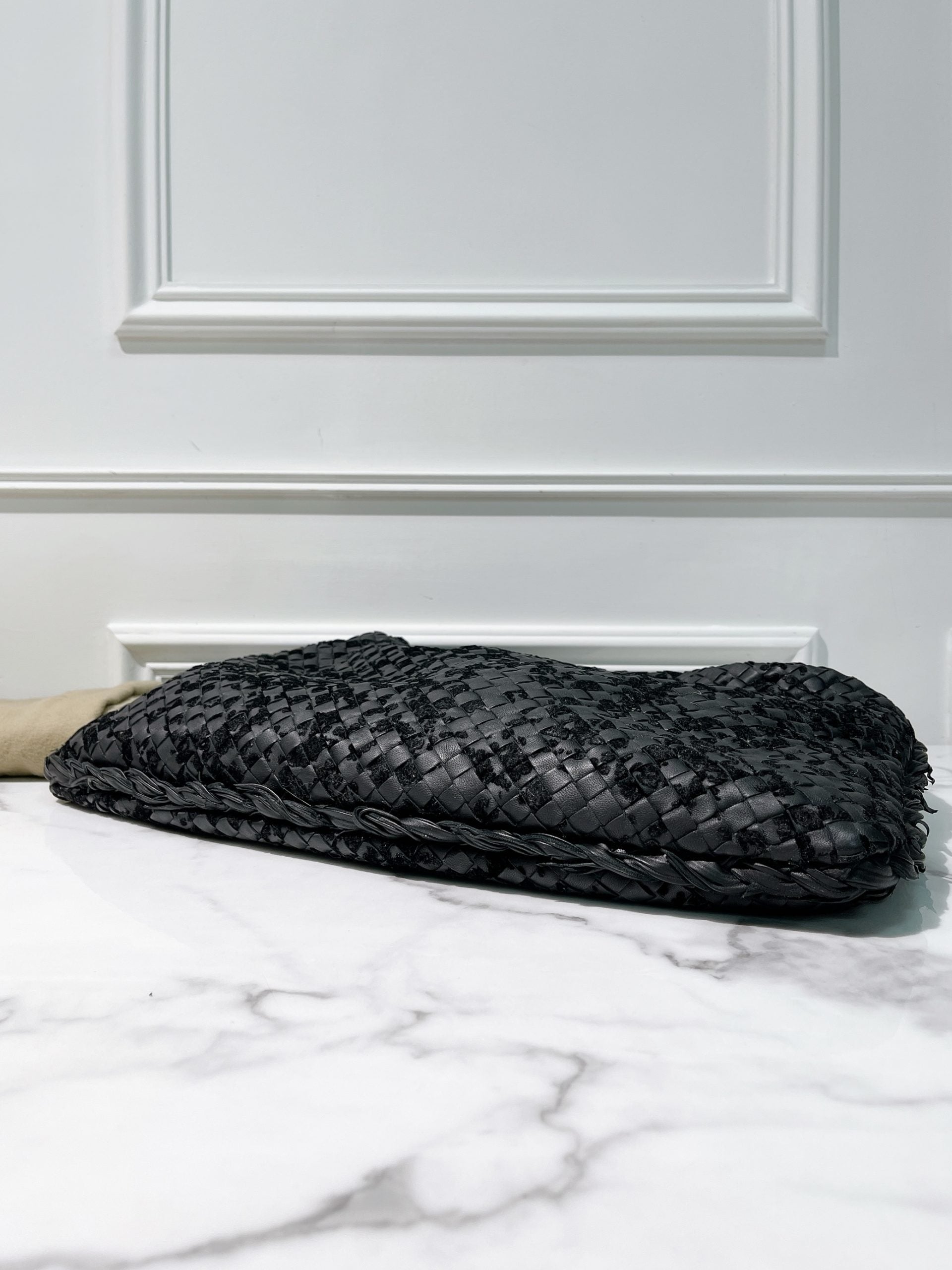 BOTTEGA VENETA SMALL HOP, Black