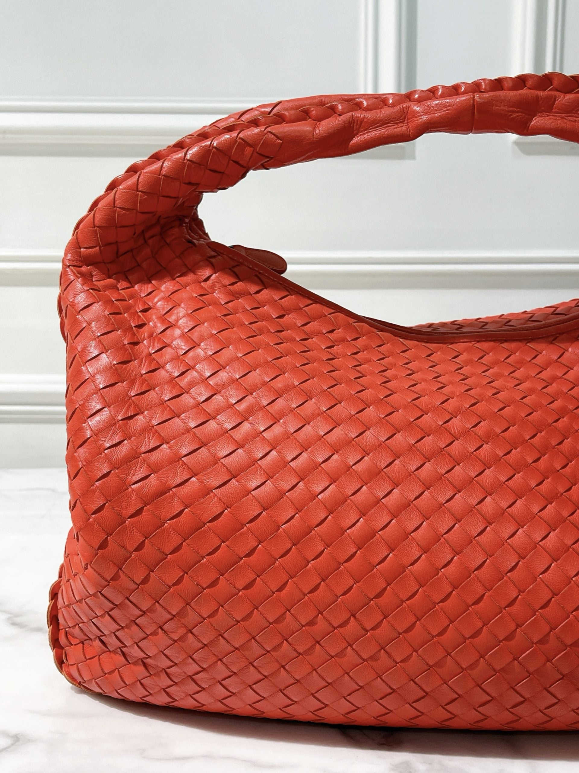 BOTTEGA VENETA SMALL HOP, Red