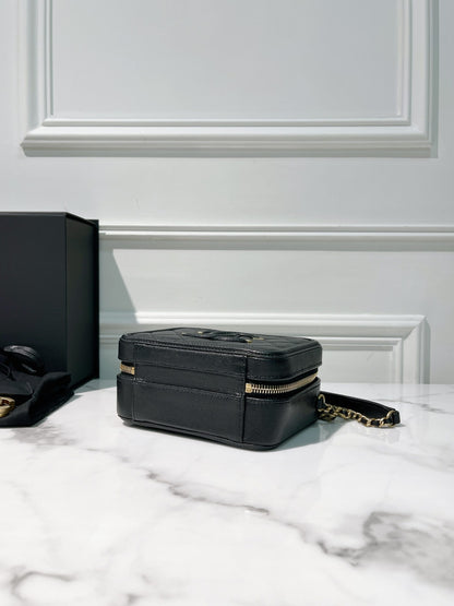 CHANEL SMALL FILIGREE VANITY CASE, Black/Gold