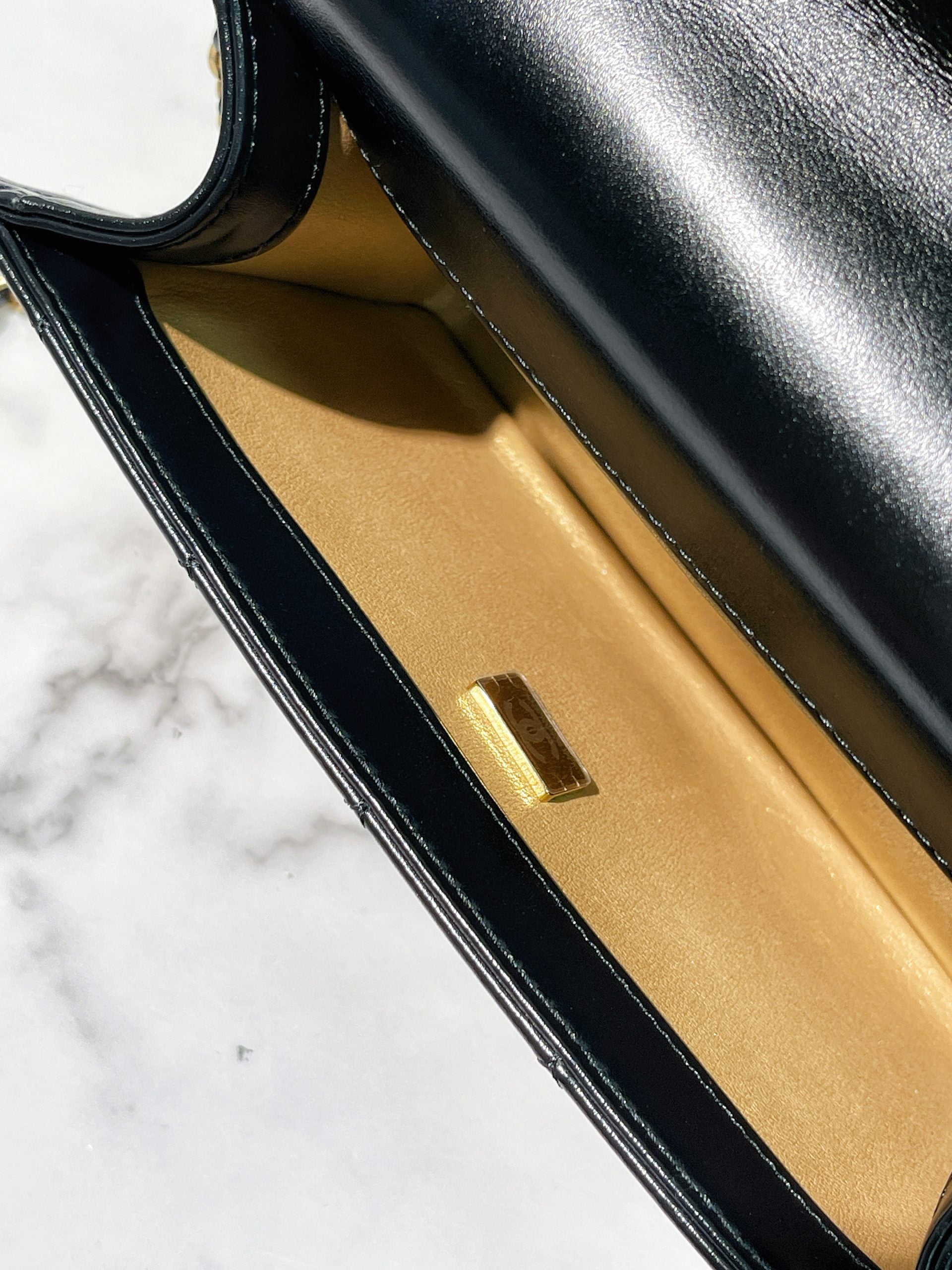 CHANEL 25S FLAP, Black/Gold