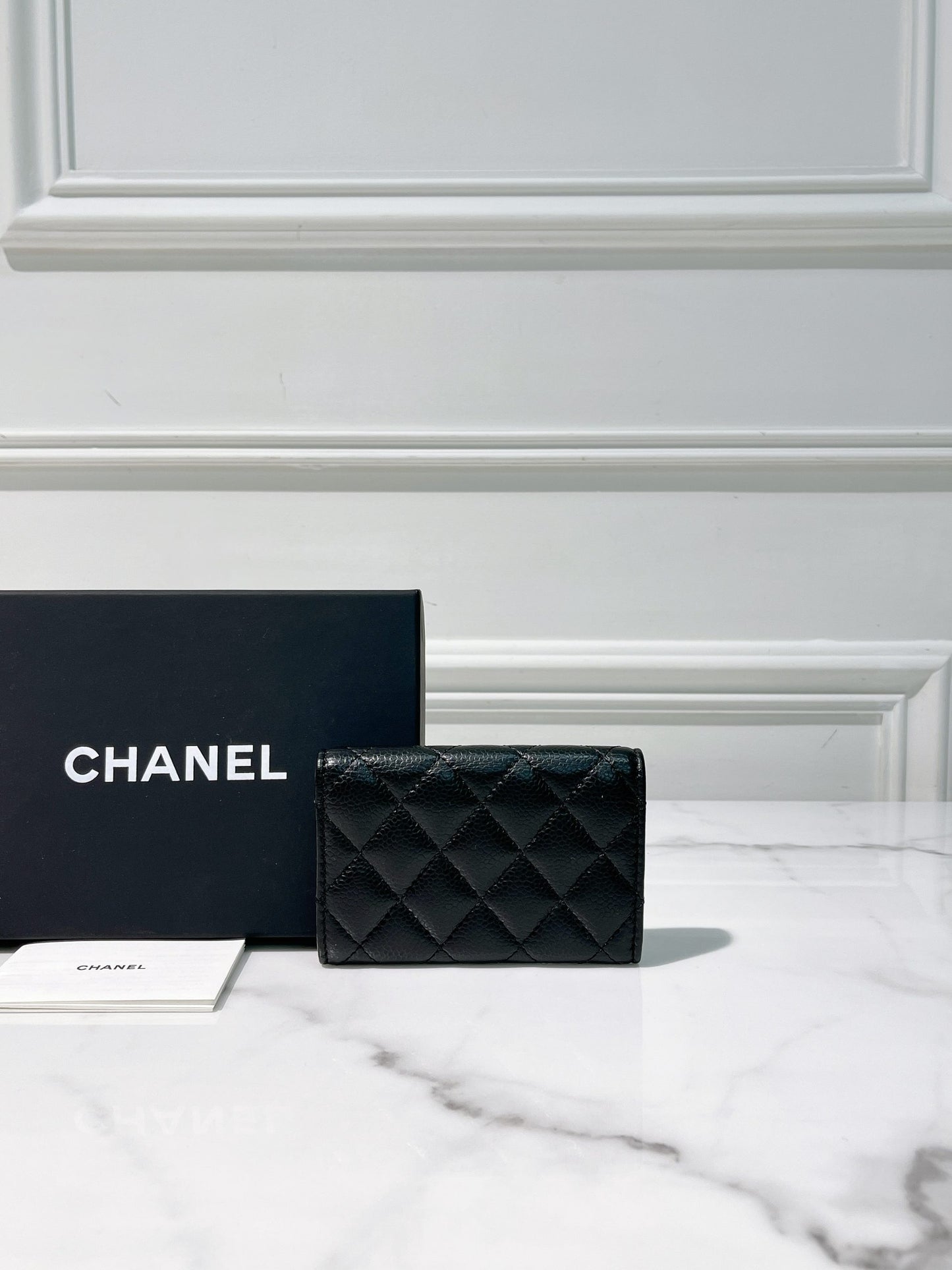 CHANEL CLASSIC CARD HOLDER, Black/Gold