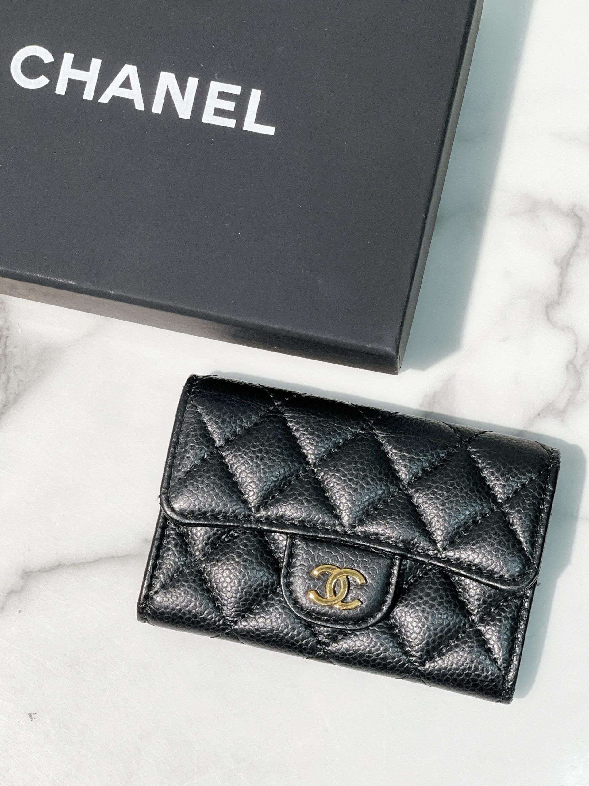 CHANEL CLASSIC CARD HOLDER, Black/Gold