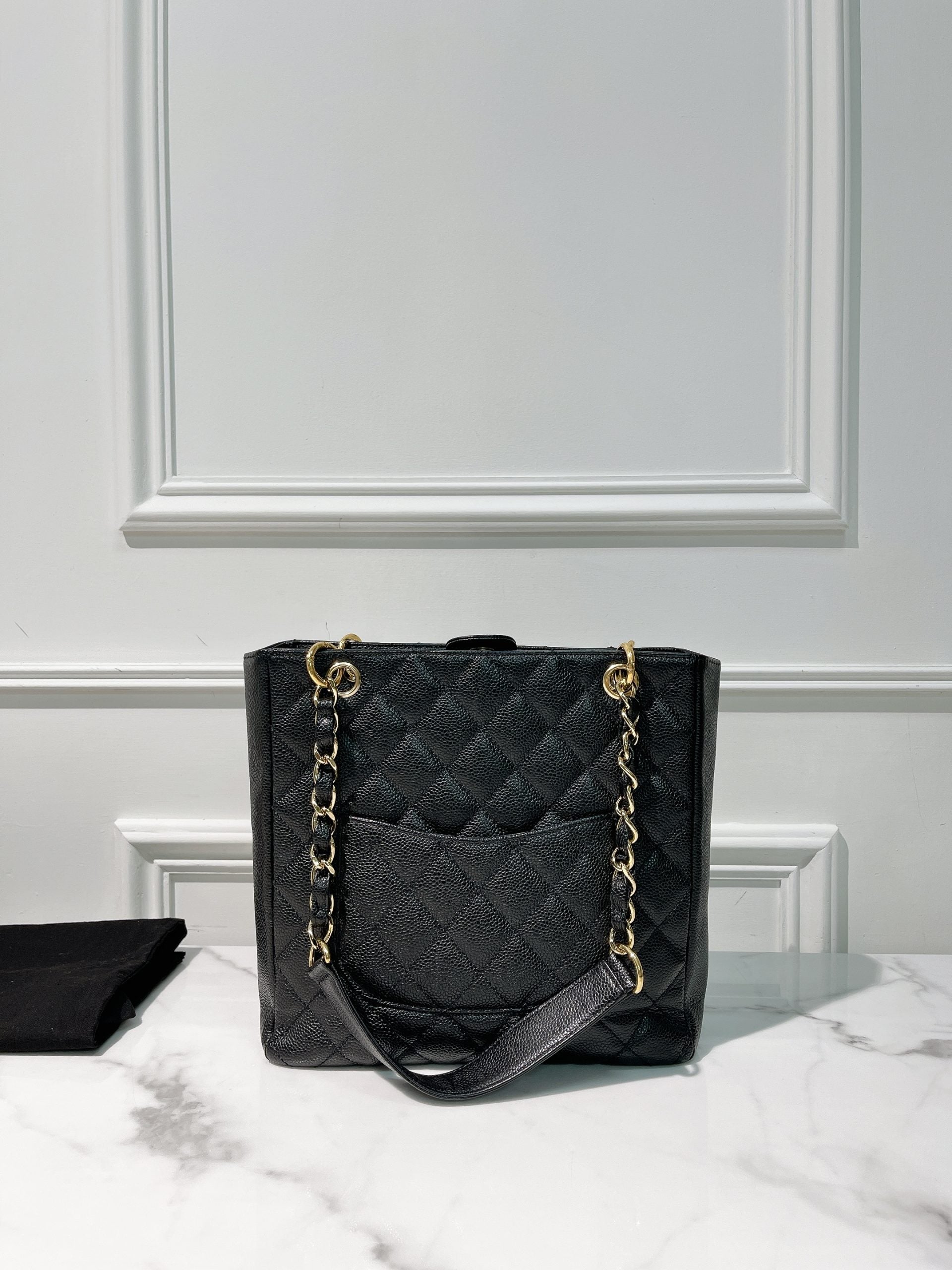 CHANEL PETITE SHOPPING TOTE, Black/Gold