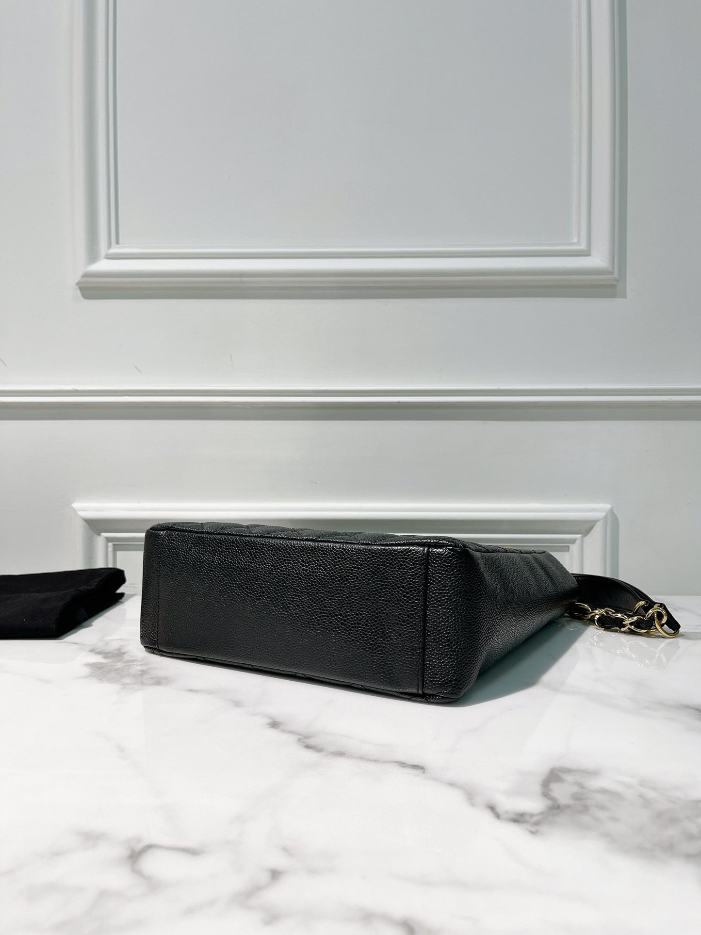 CHANEL PETITE SHOPPING TOTE, Black/Gold