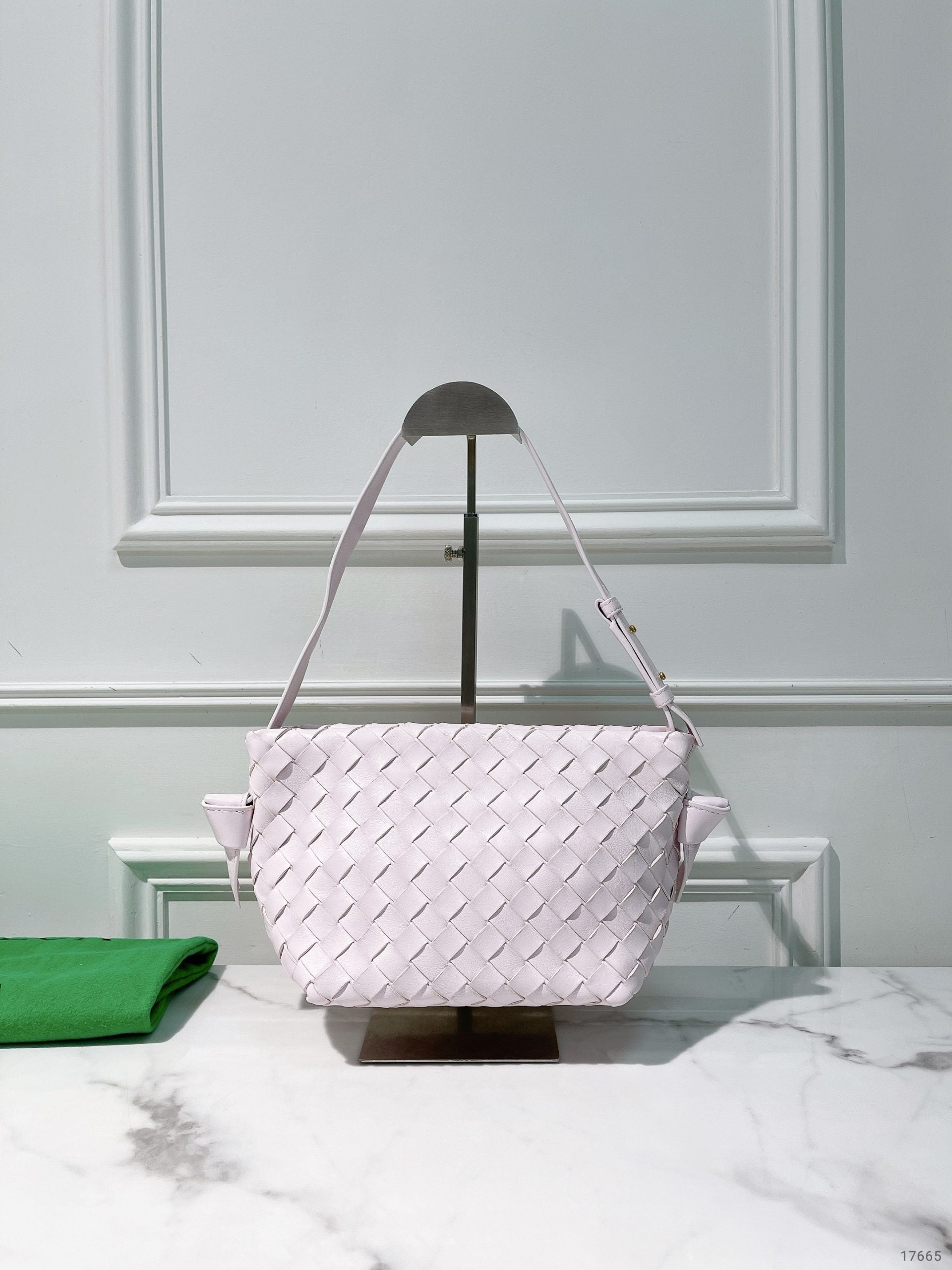 BOTTEGA VENETA TIE SHOULDER BAG