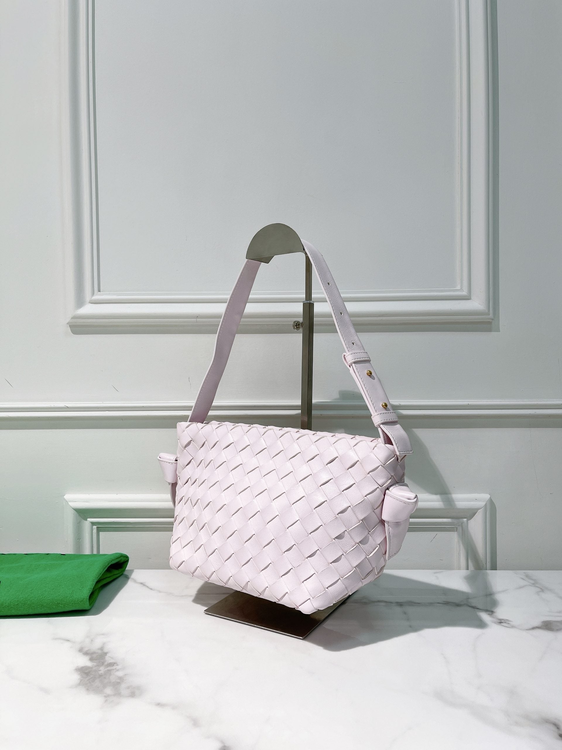 BOTTEGA VENETA TIE SHOULDER BAG