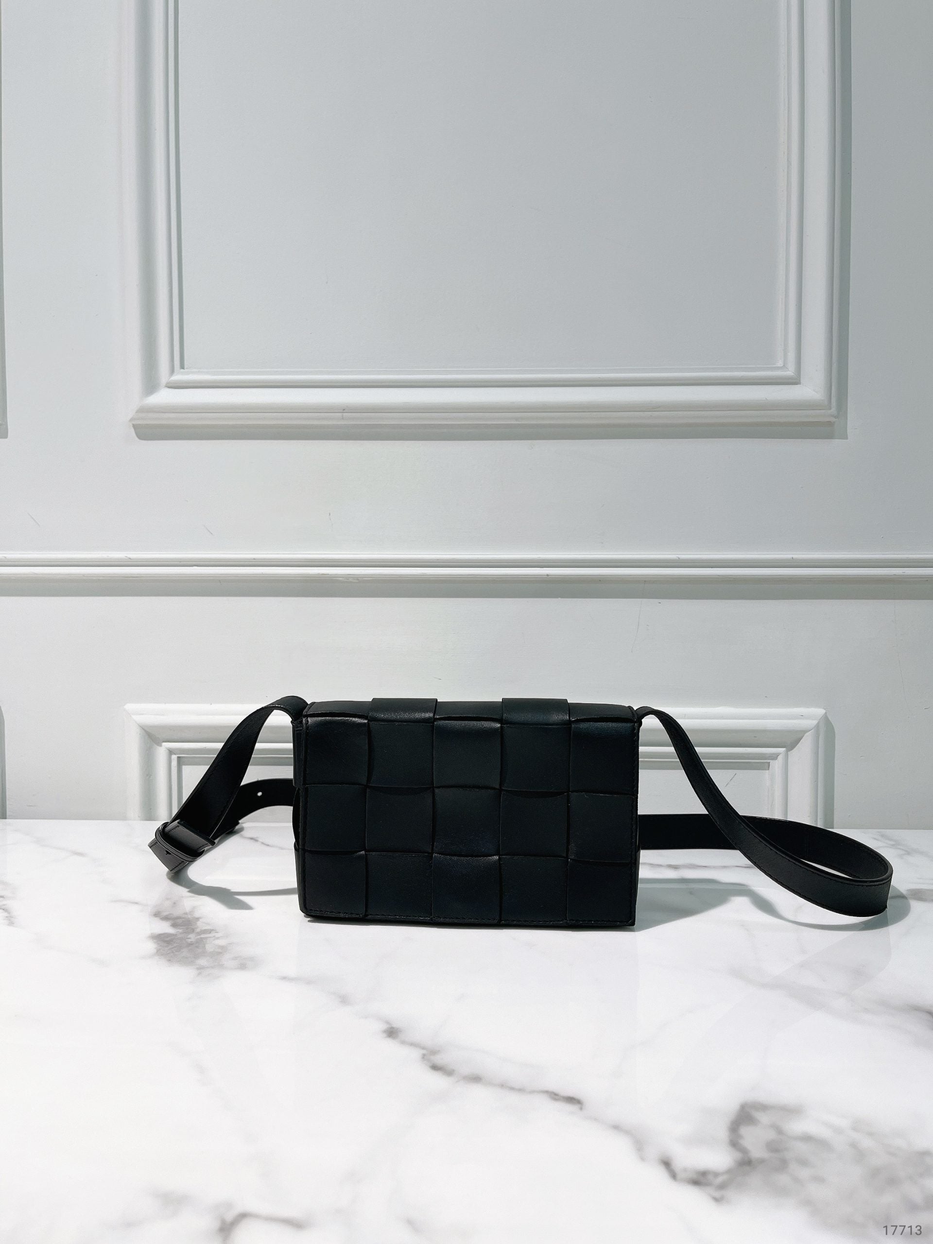 BOTTEGA VENETA SMALL CASSETTE, Black