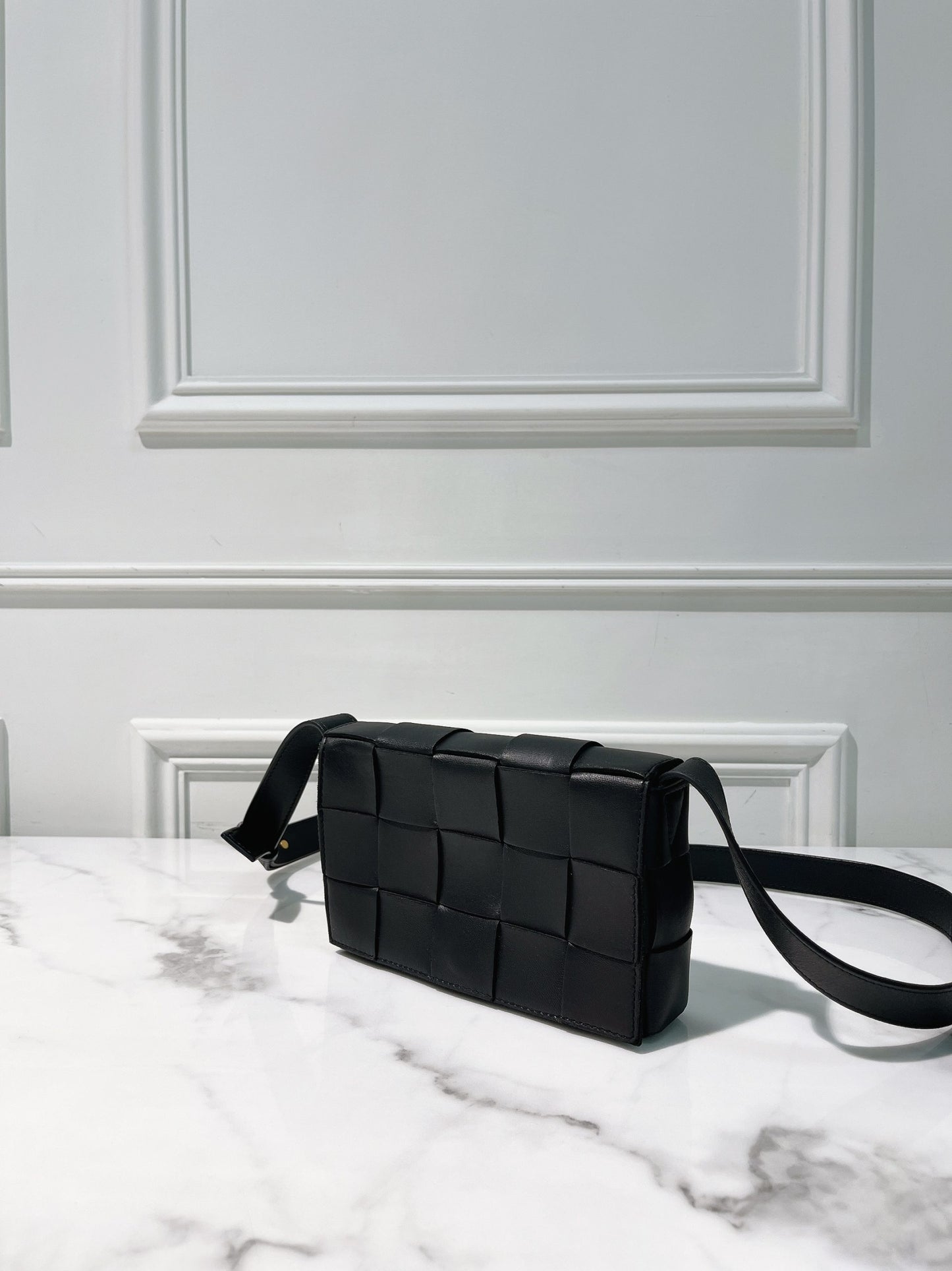 BOTTEGA VENETA SMALL CASSETTE, Black