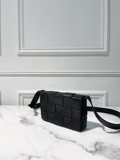 BOTTEGA VENETA SMALL CASSETTE, Black