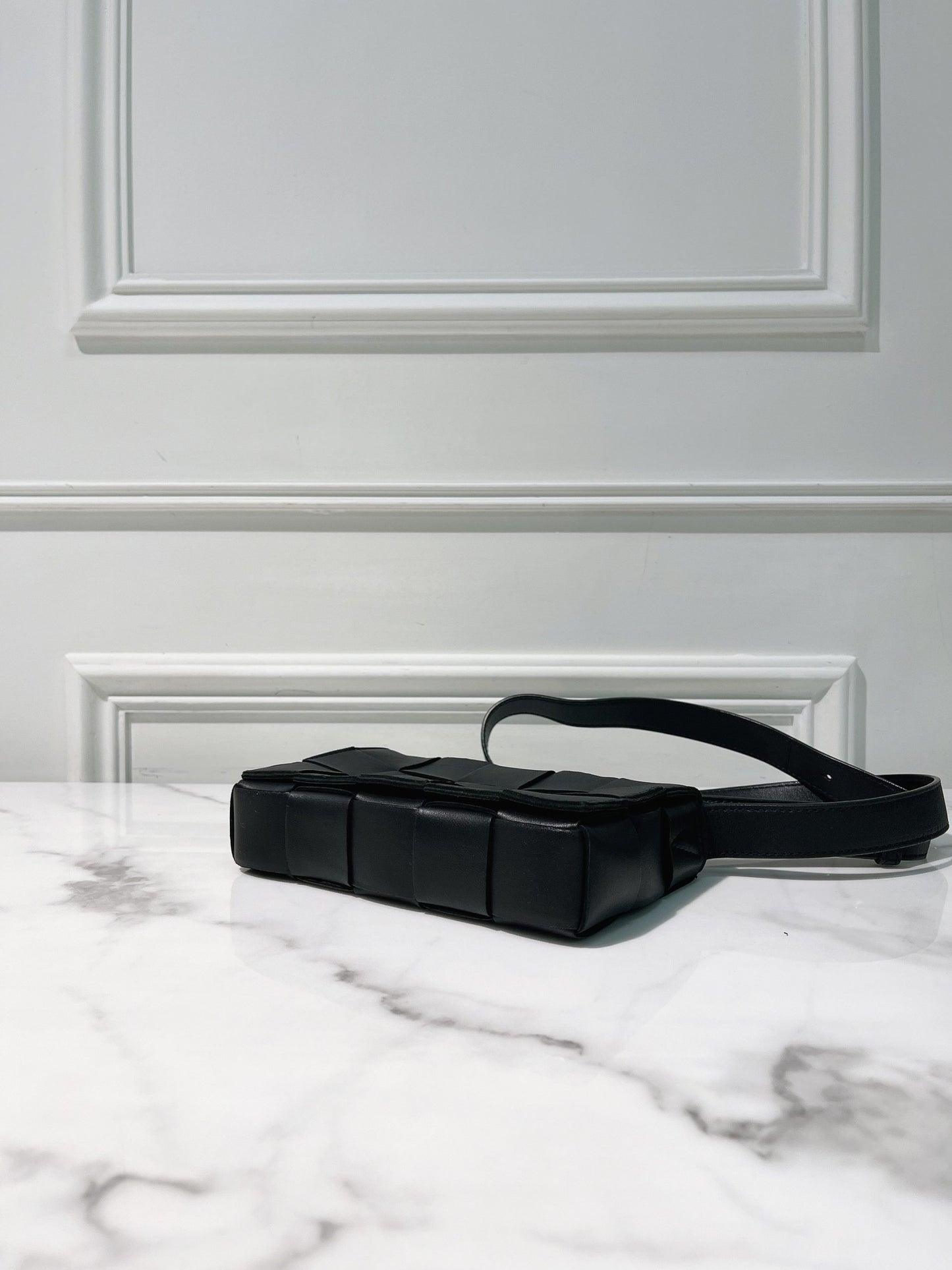 BOTTEGA VENETA SMALL CASSETTE, Black