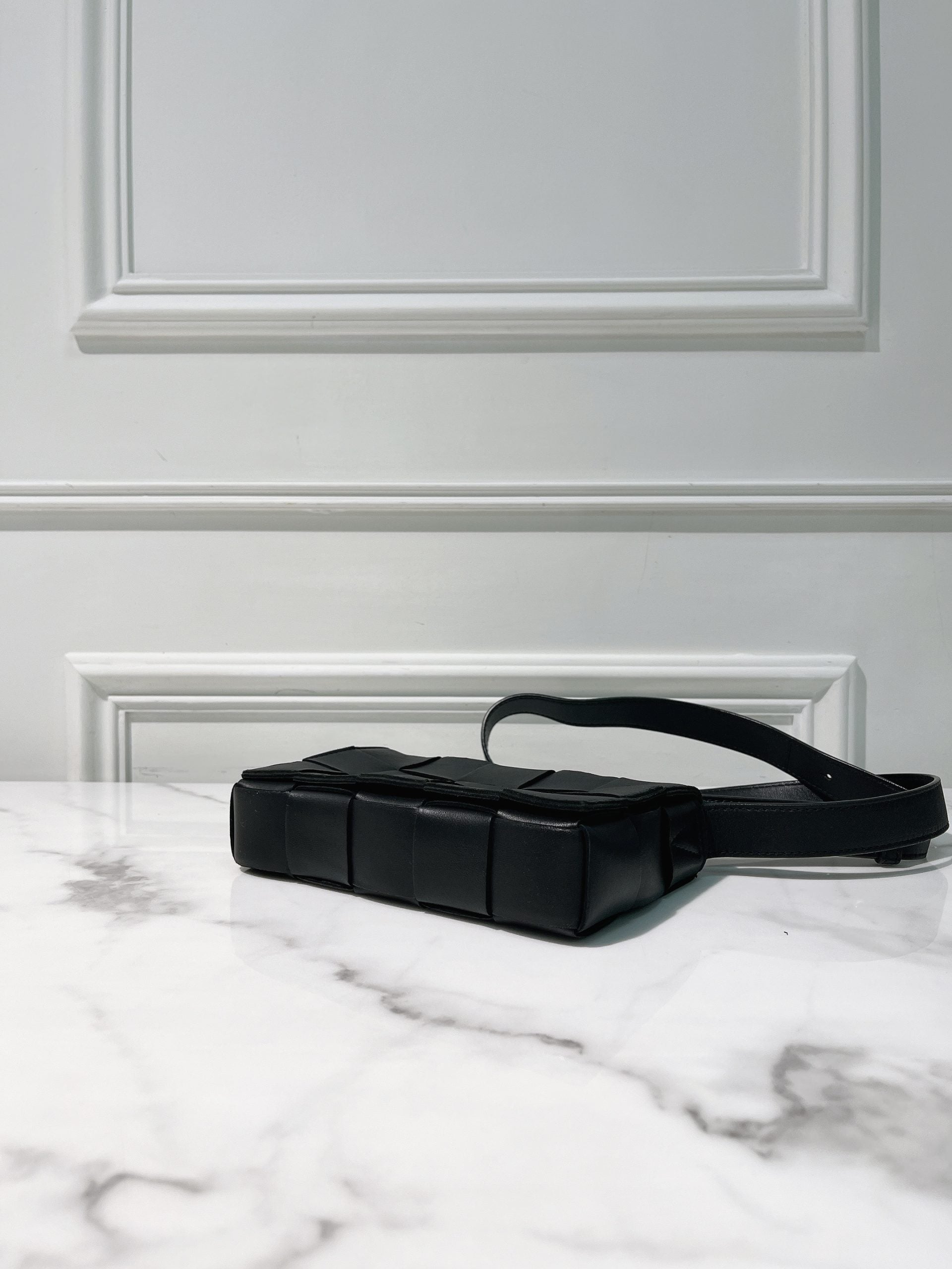 BOTTEGA VENETA SMALL CASSETTE, Black