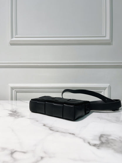 BOTTEGA VENETA SMALL CASSETTE, Black