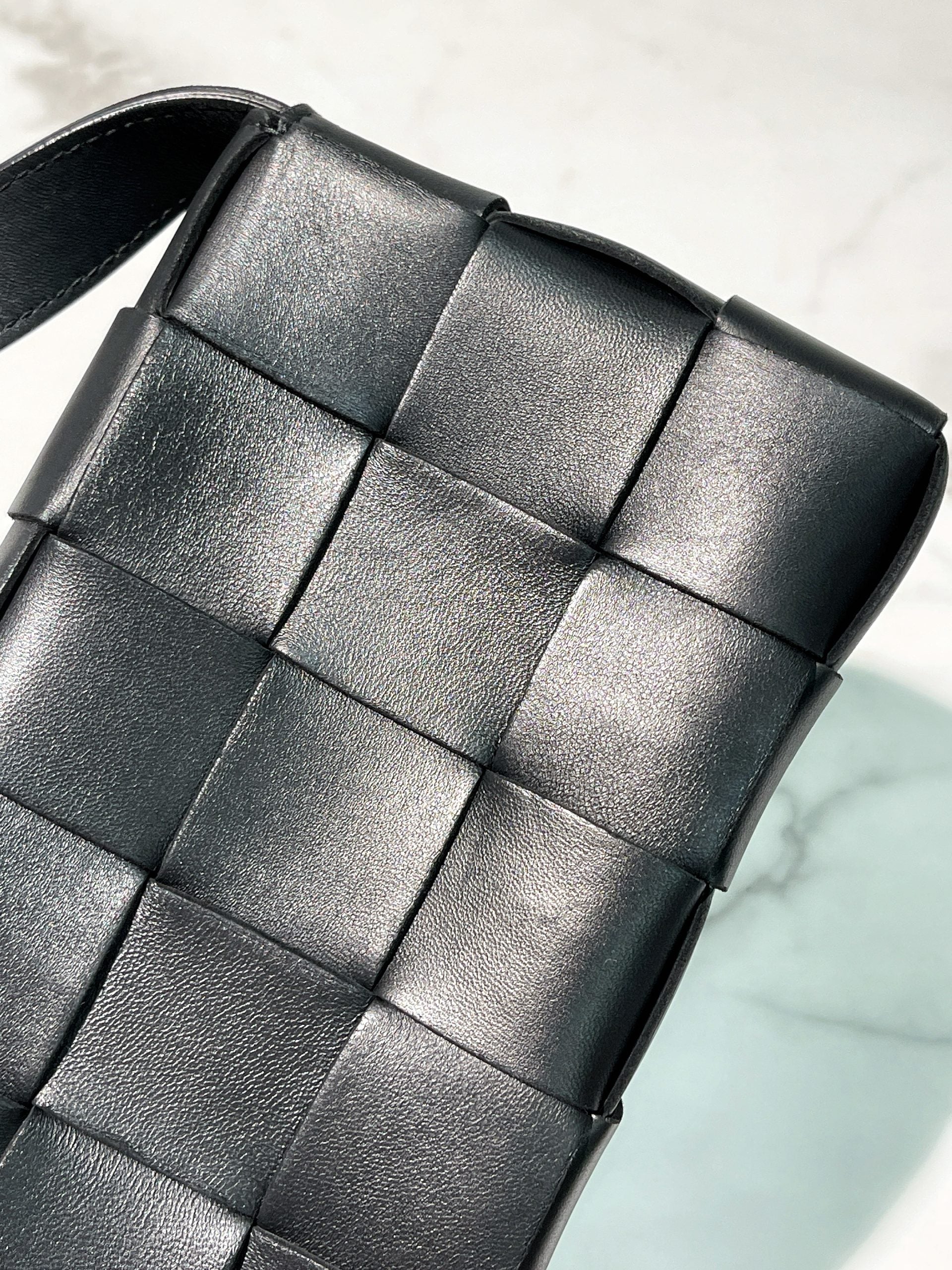 BOTTEGA VENETA SMALL CASSETTE, Black