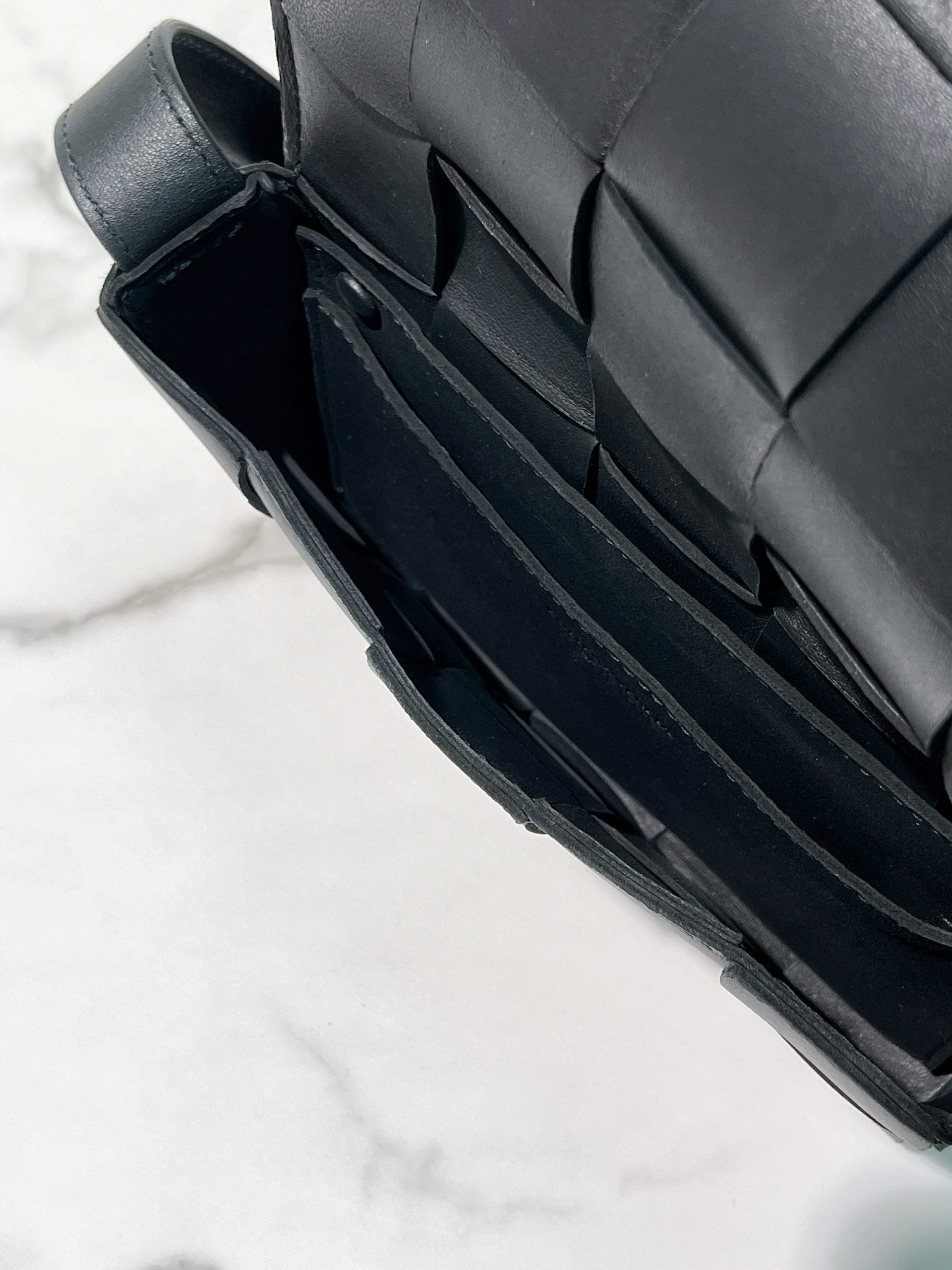 BOTTEGA VENETA SMALL CASSETTE, Black