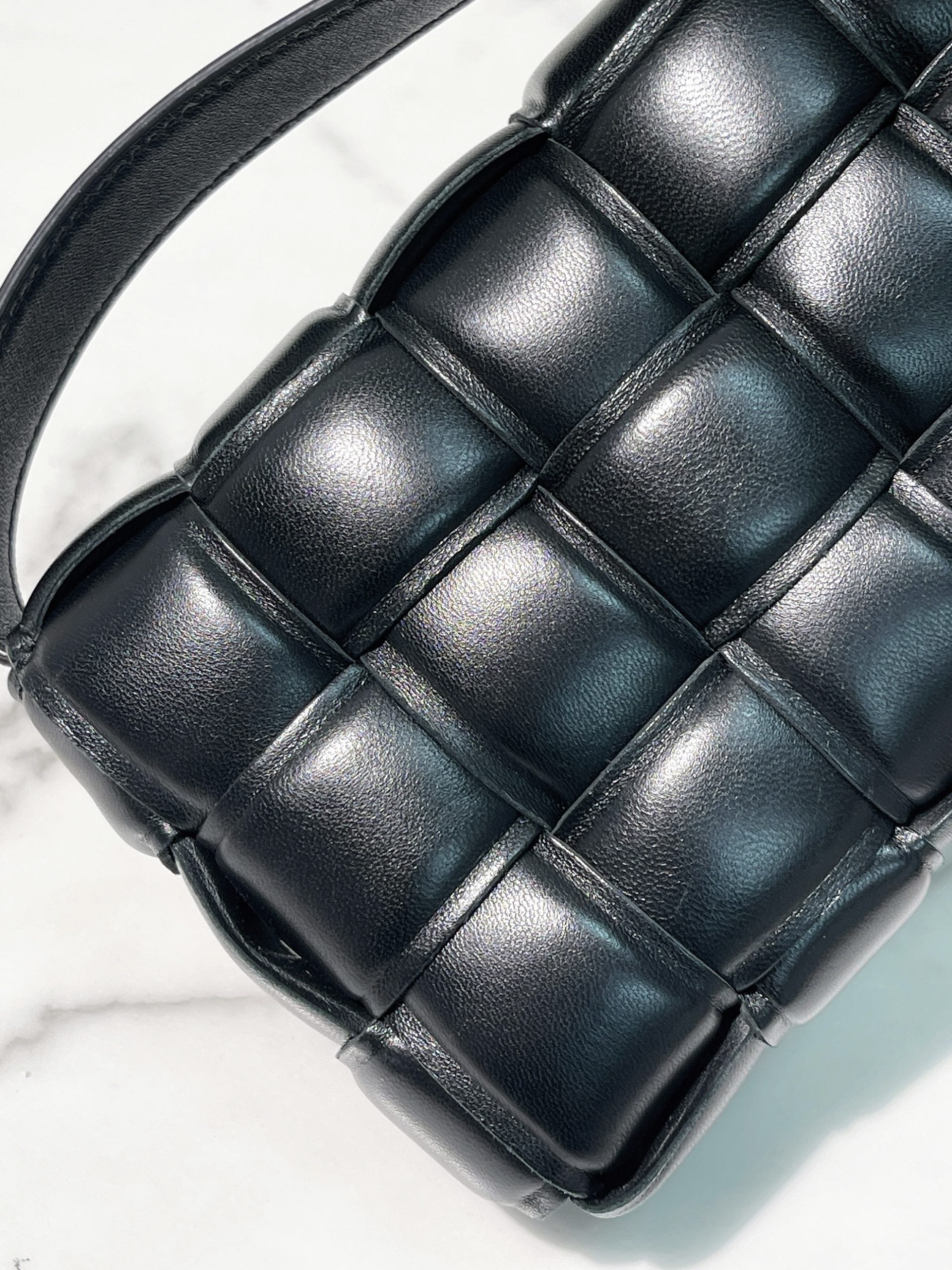 BOTTEGA VENETA PADDED CASSETTE, Black/Gold