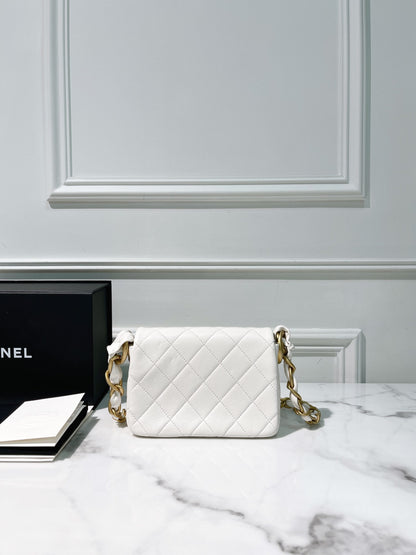 CHANEL 24S HOBO, White/Gold