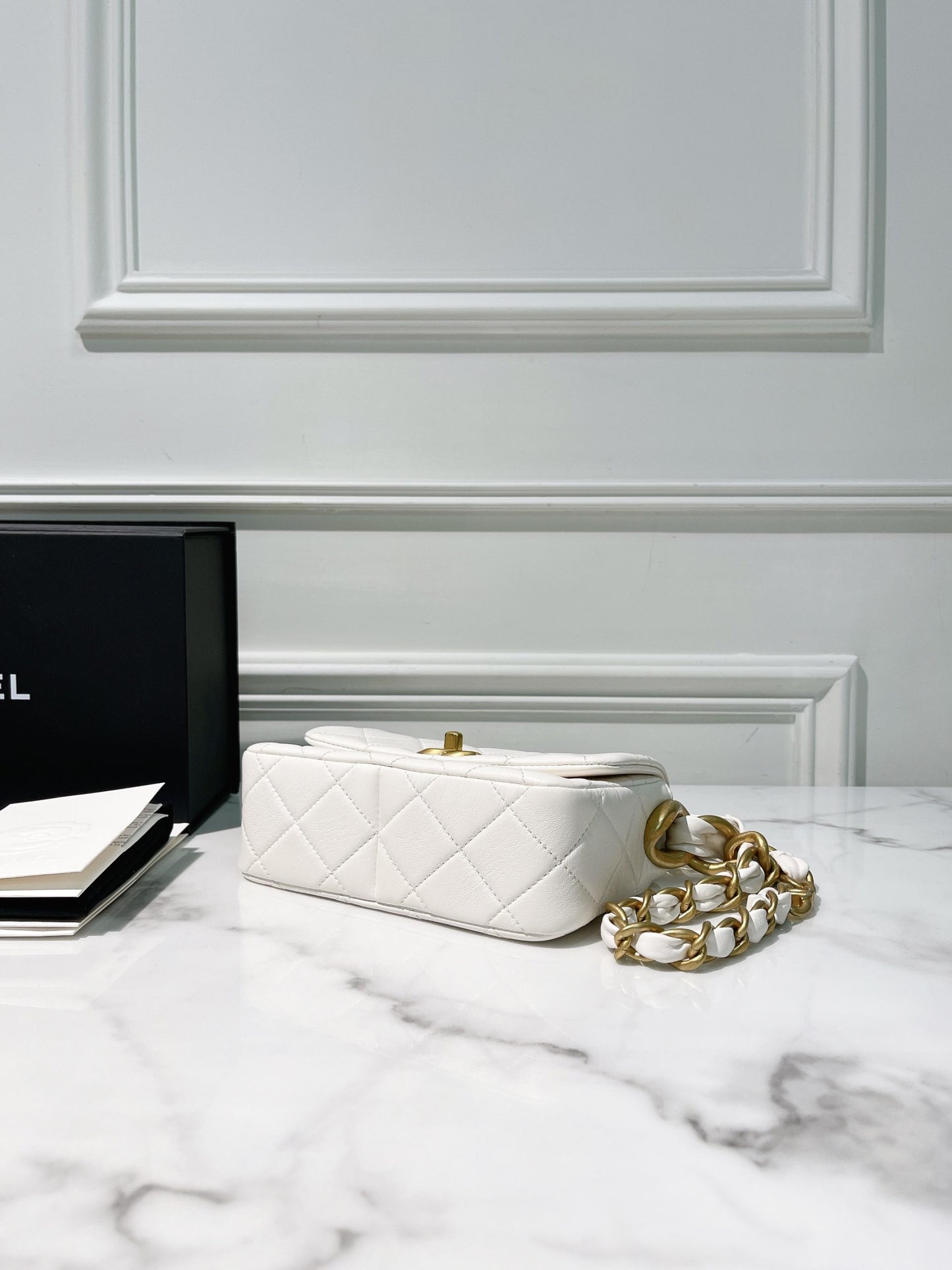 CHANEL 24S HOBO, White/Gold