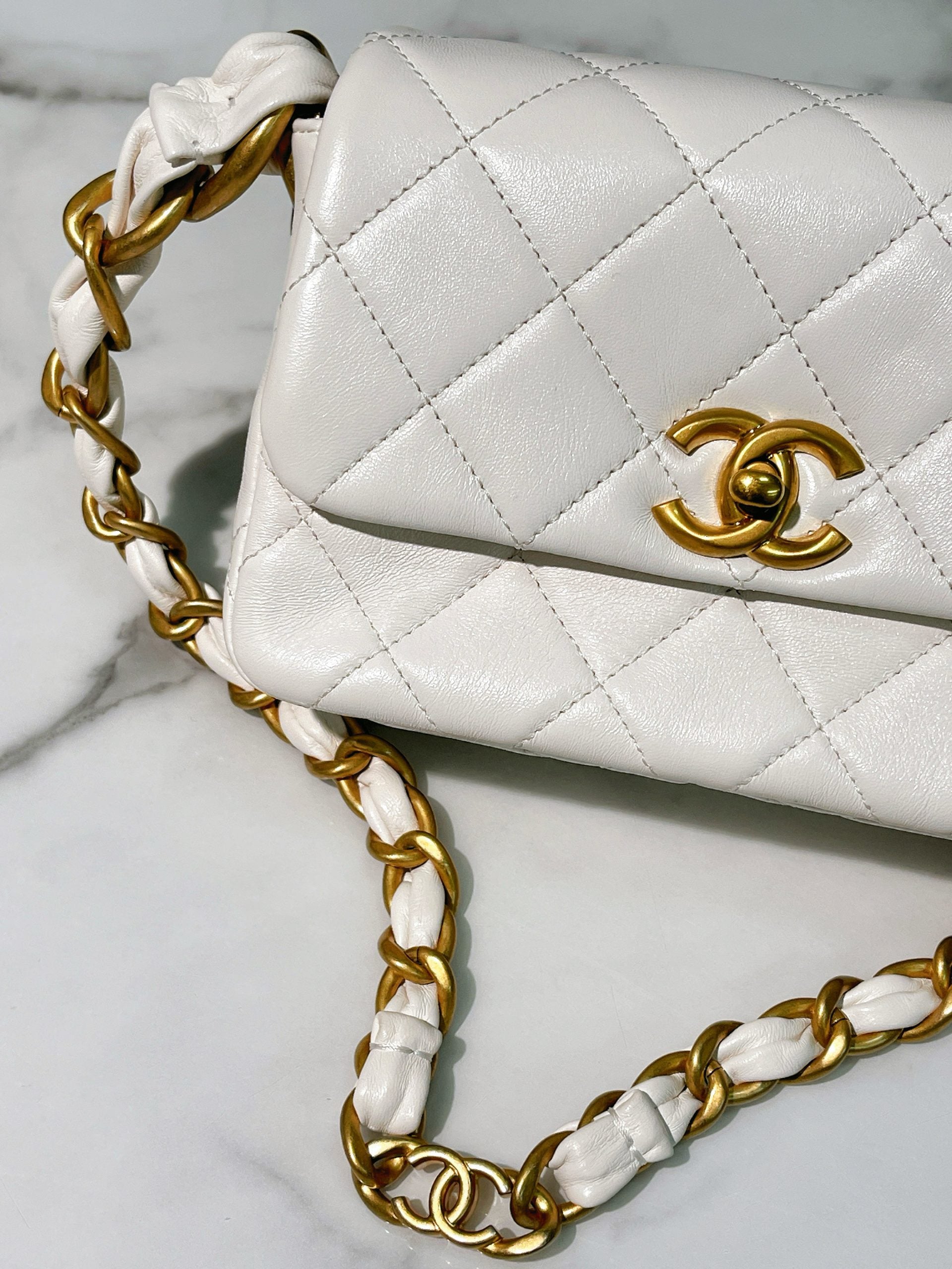 CHANEL 24S HOBO, White/Gold