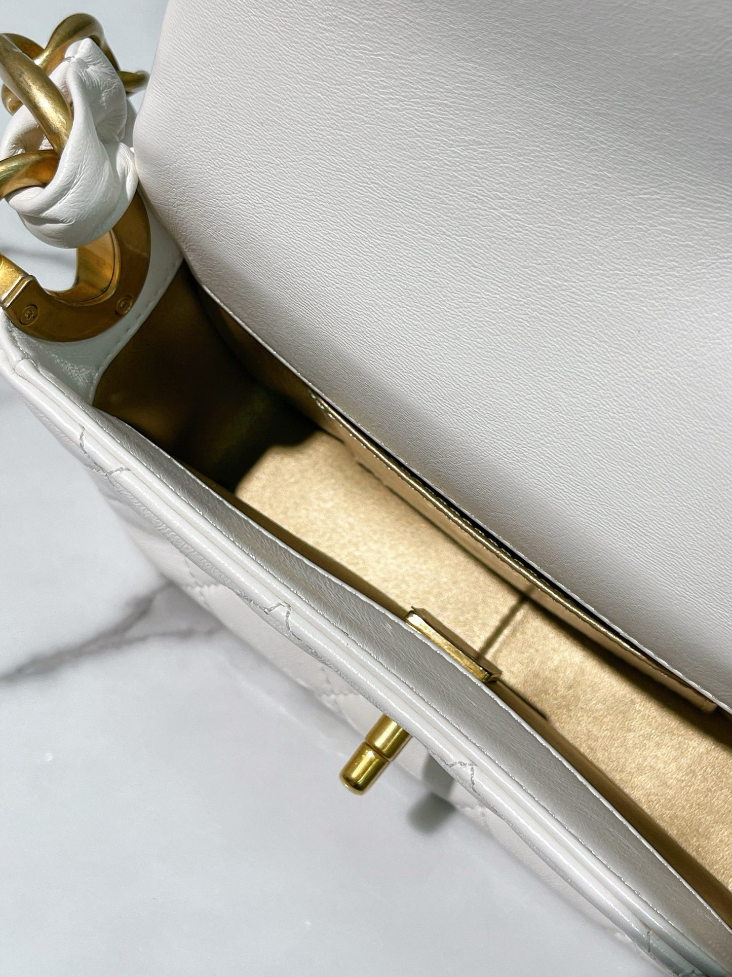 CHANEL 24S HOBO, White/Gold