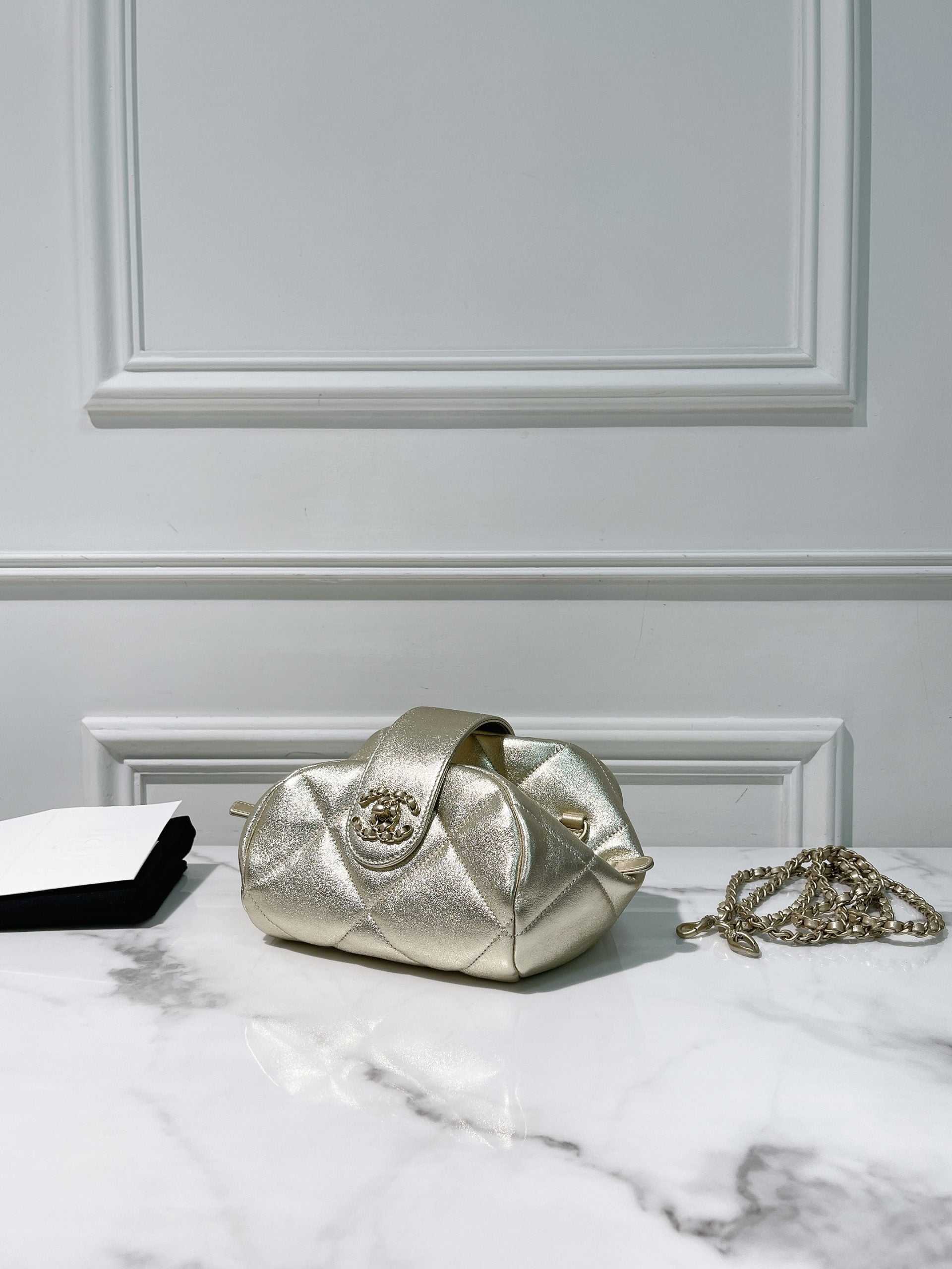 CHANEL 25A CUFF BAG, Gold/Gold