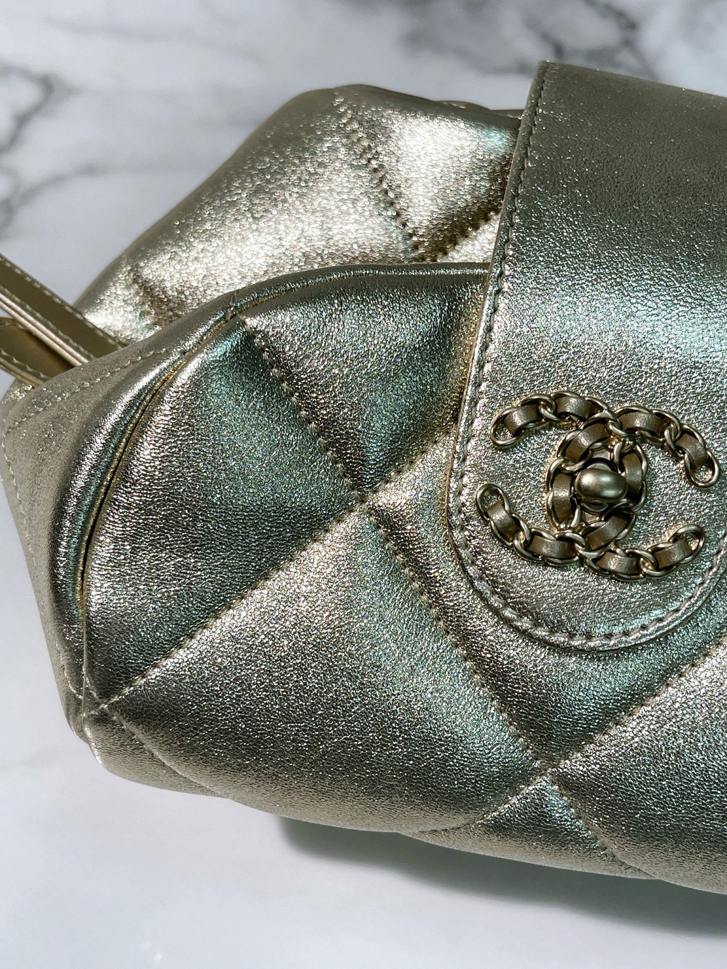 CHANEL 25A CUFF BAG, Gold/Gold