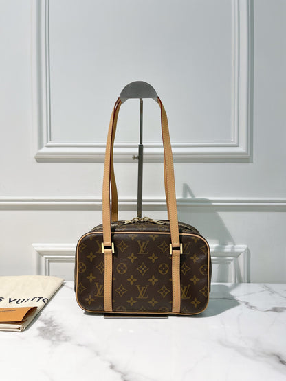 LV CITE MM, Monogram