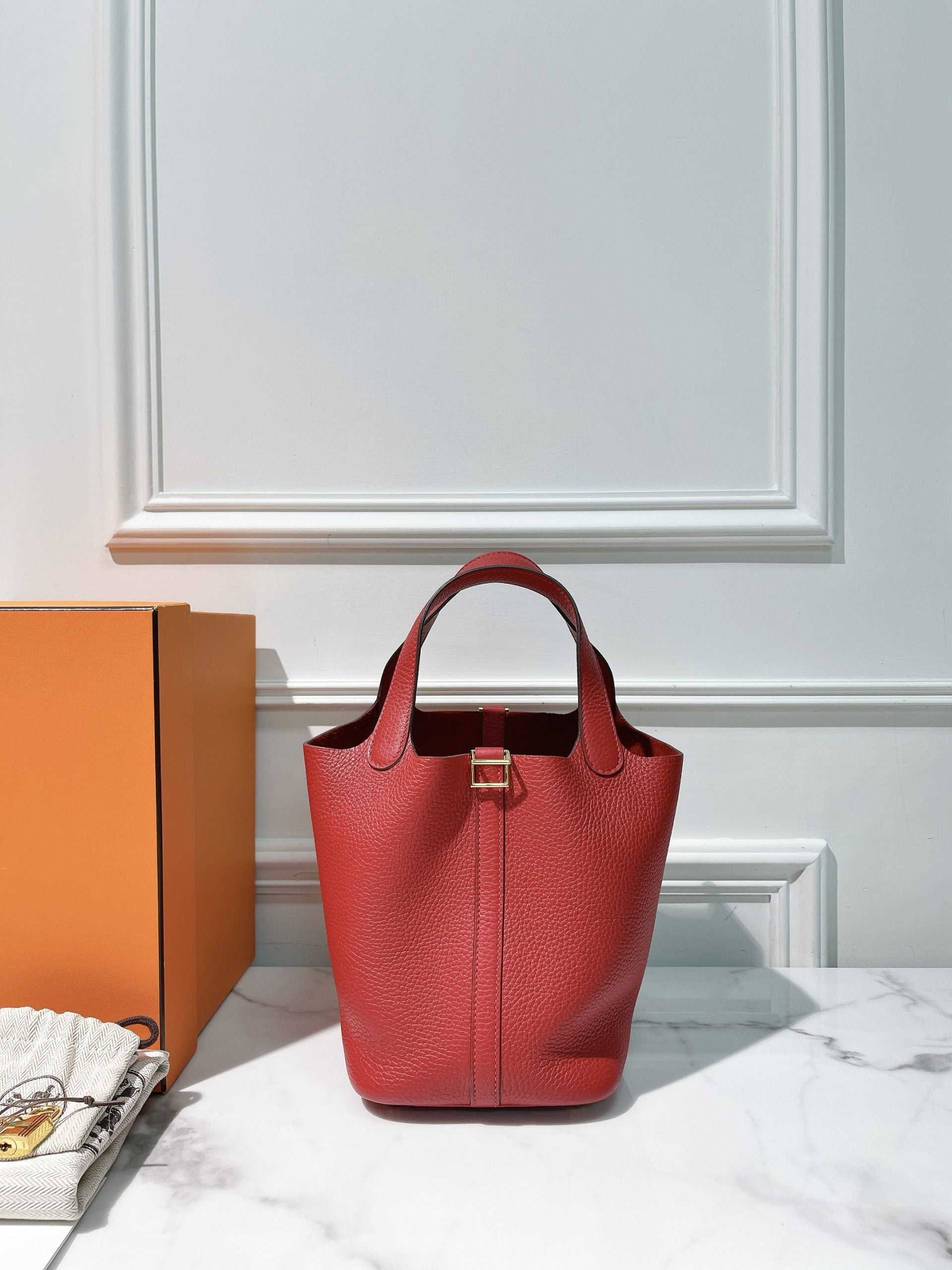 HERMES PICOTIN LOCK 18, Rouge Casaque/Gold