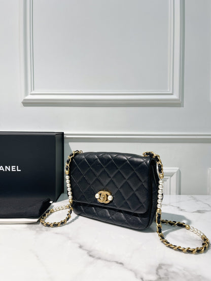CHANEL 22C MINI FLAP, Black/Gold