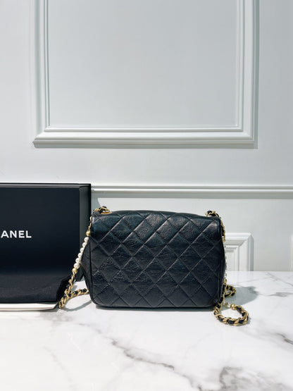 CHANEL 22C MINI FLAP, Black/Gold