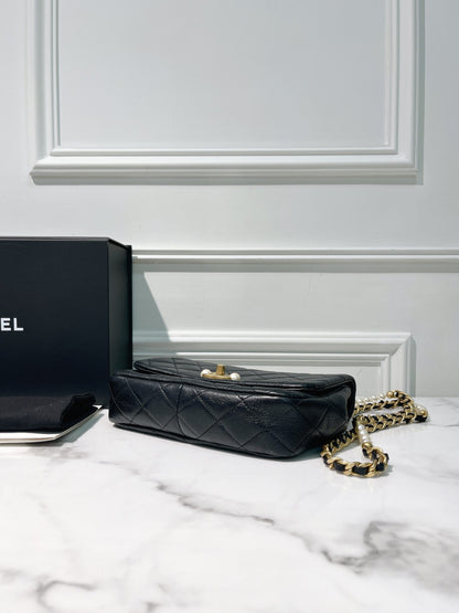 CHANEL 22C MINI FLAP, Black/Gold
