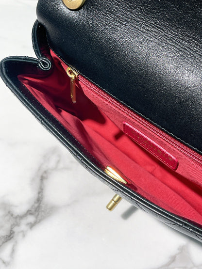 CHANEL 22C MINI FLAP, Black/Gold