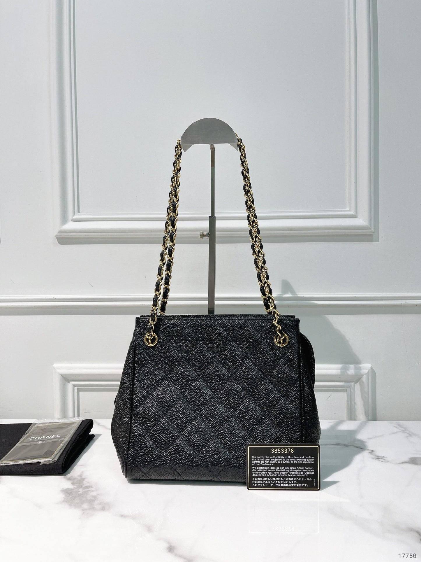 CHANEL VINTAGE SHOULDER BAG, Black/Gold