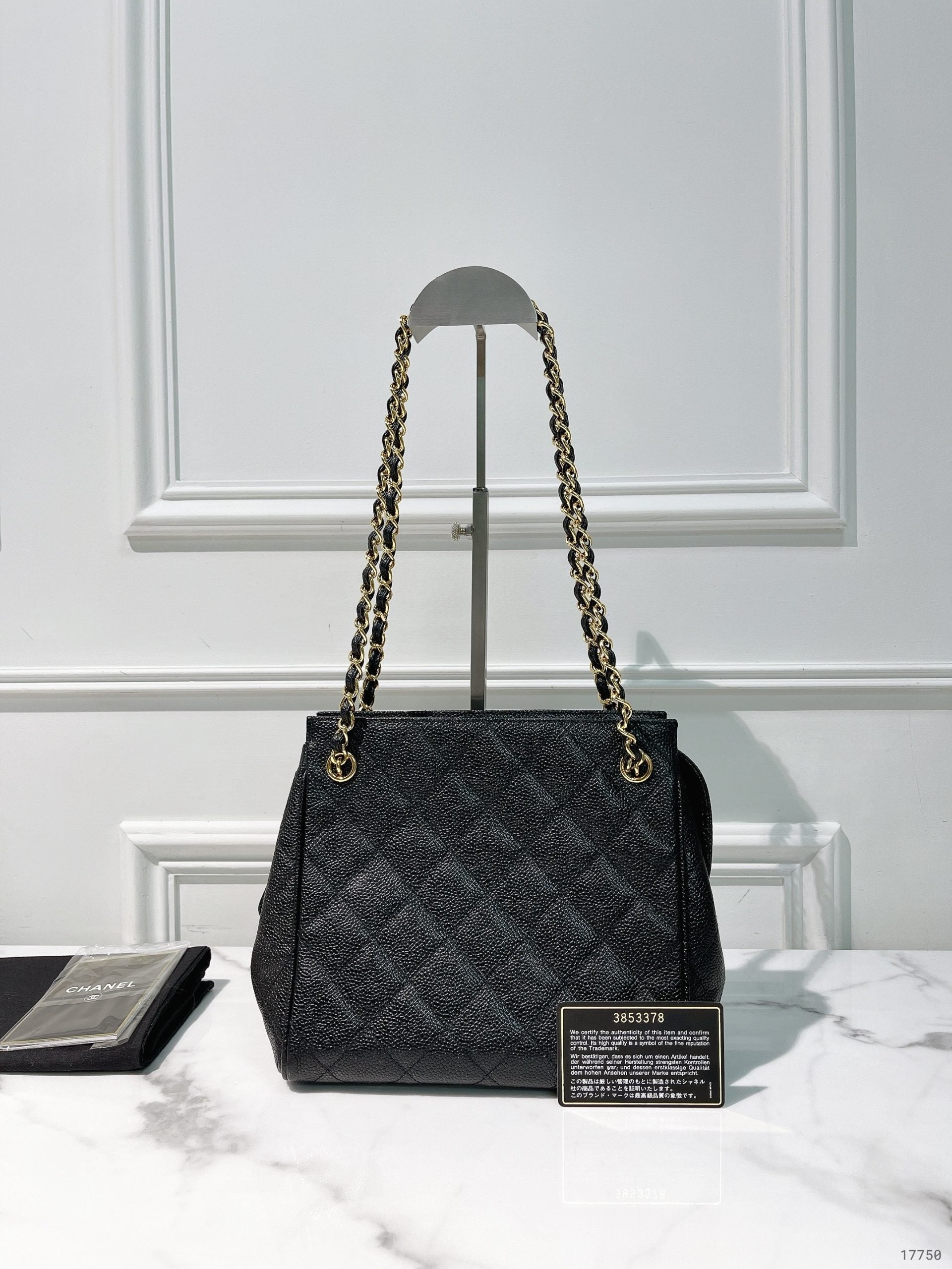 CHANEL VINTAGE SHOULDER BAG, Black/Gold