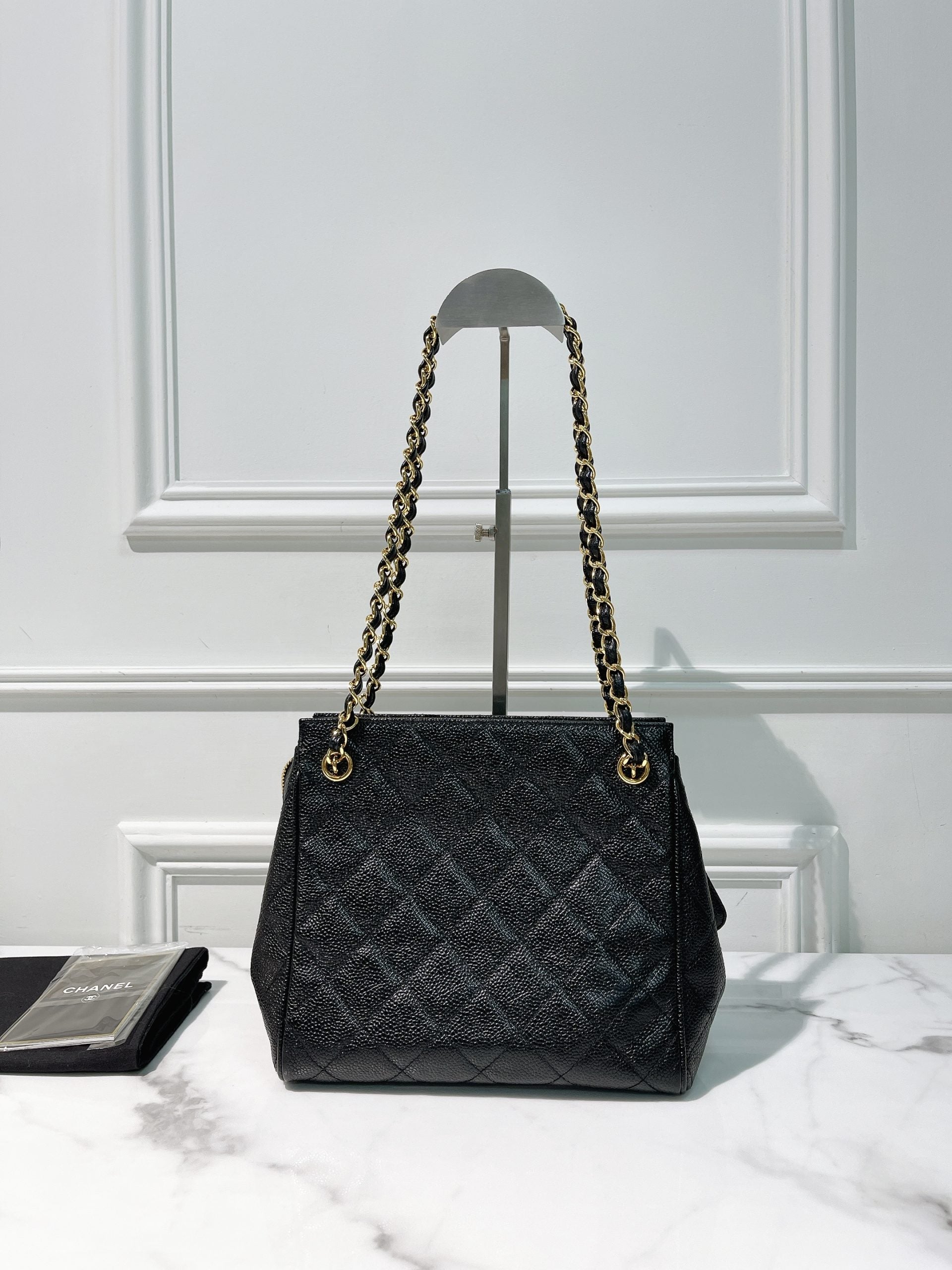 CHANEL VINTAGE SHOULDER BAG, Black/Gold