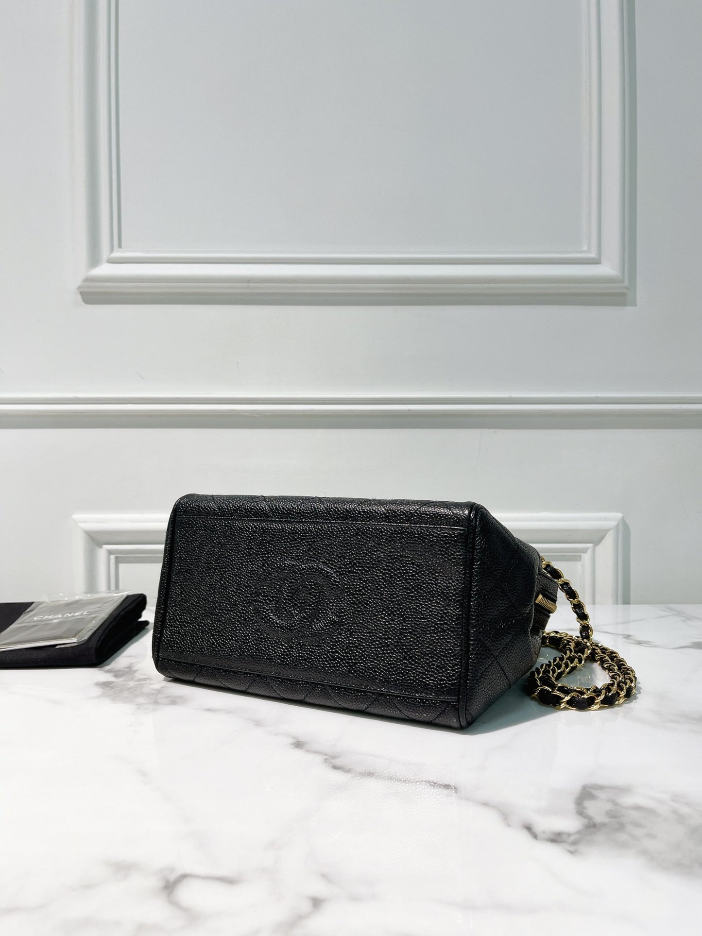 CHANEL VINTAGE SHOULDER BAG, Black/Gold