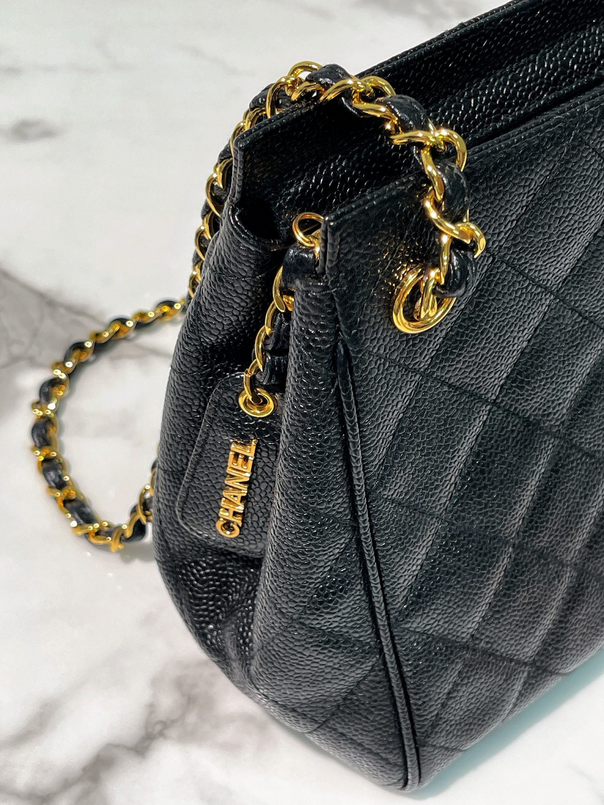 CHANEL VINTAGE SHOULDER BAG, Black/Gold