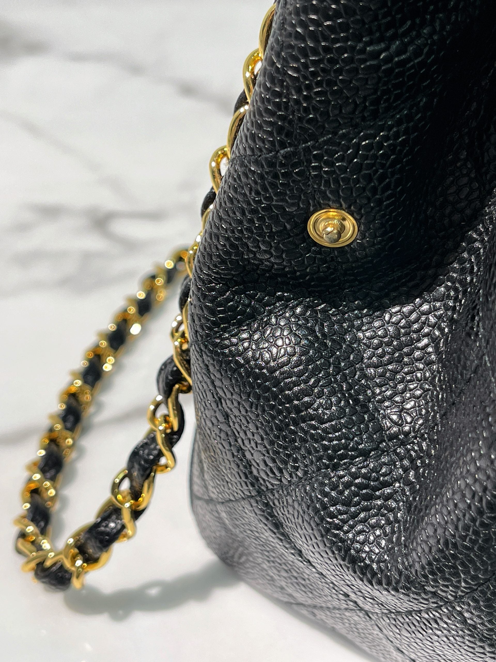 CHANEL VINTAGE SHOULDER BAG, Black/Gold