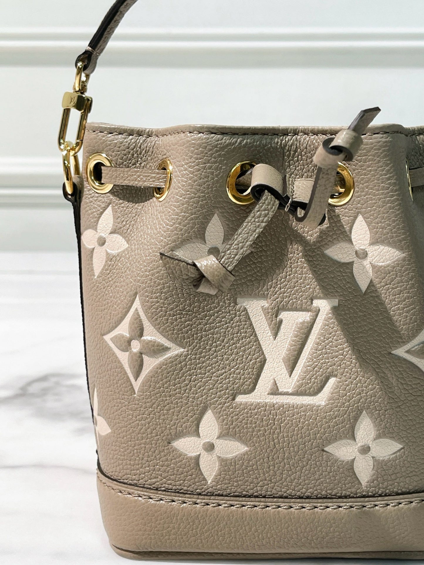 LV NANO NOE, Tourterelle Gray/Cream