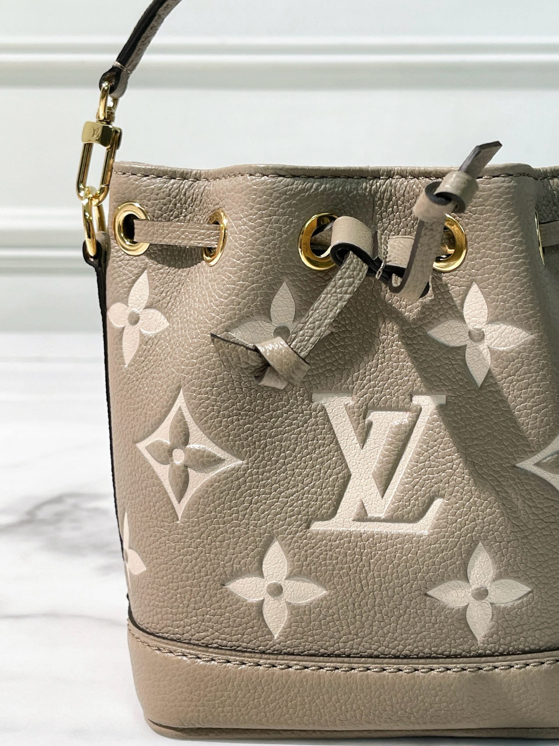 LV NANO NOE, Tourterelle Gray/Cream