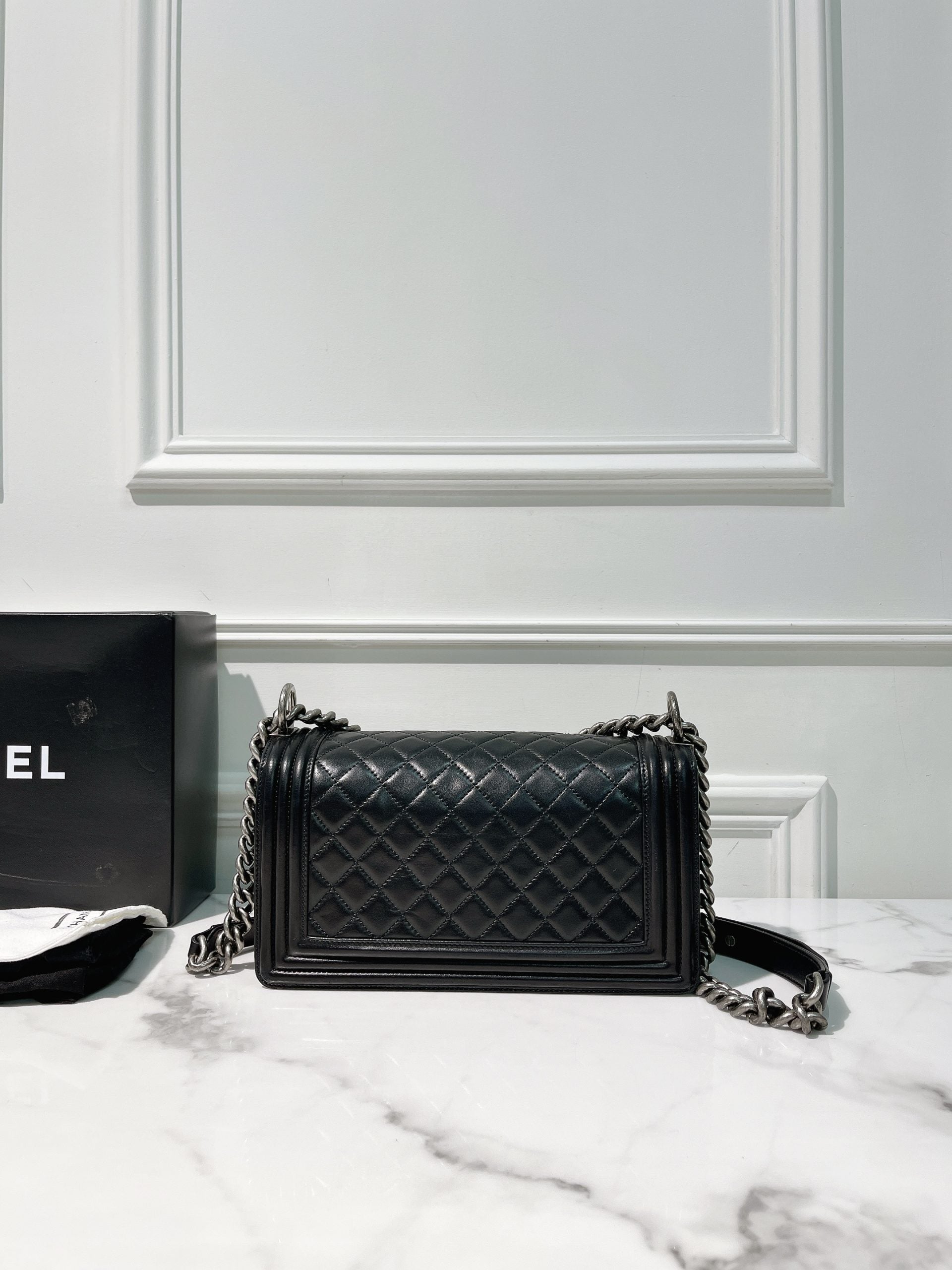 CHANEL MEDIUM BOY, Black/Silver