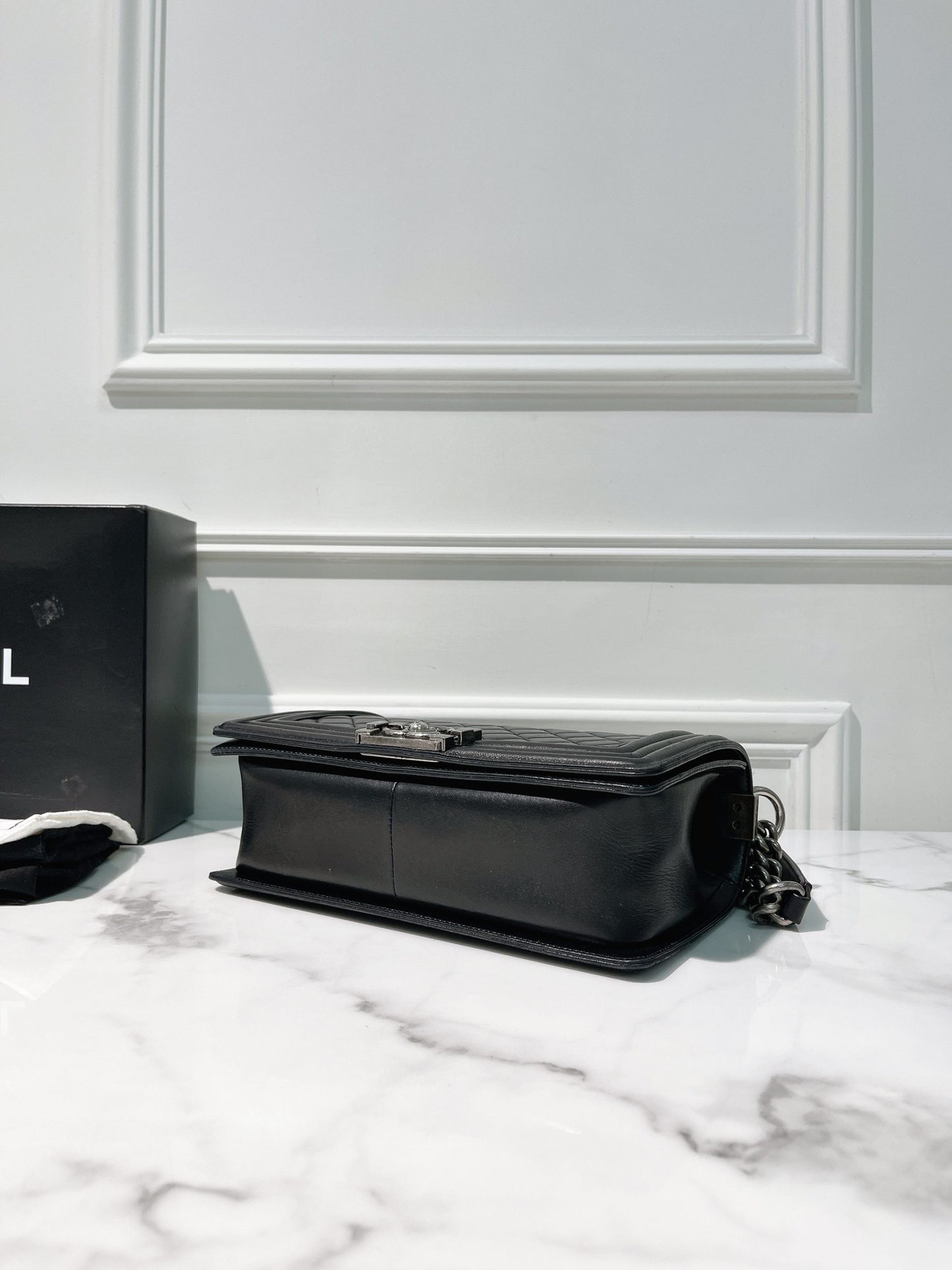 CHANEL MEDIUM BOY, Black/Silver