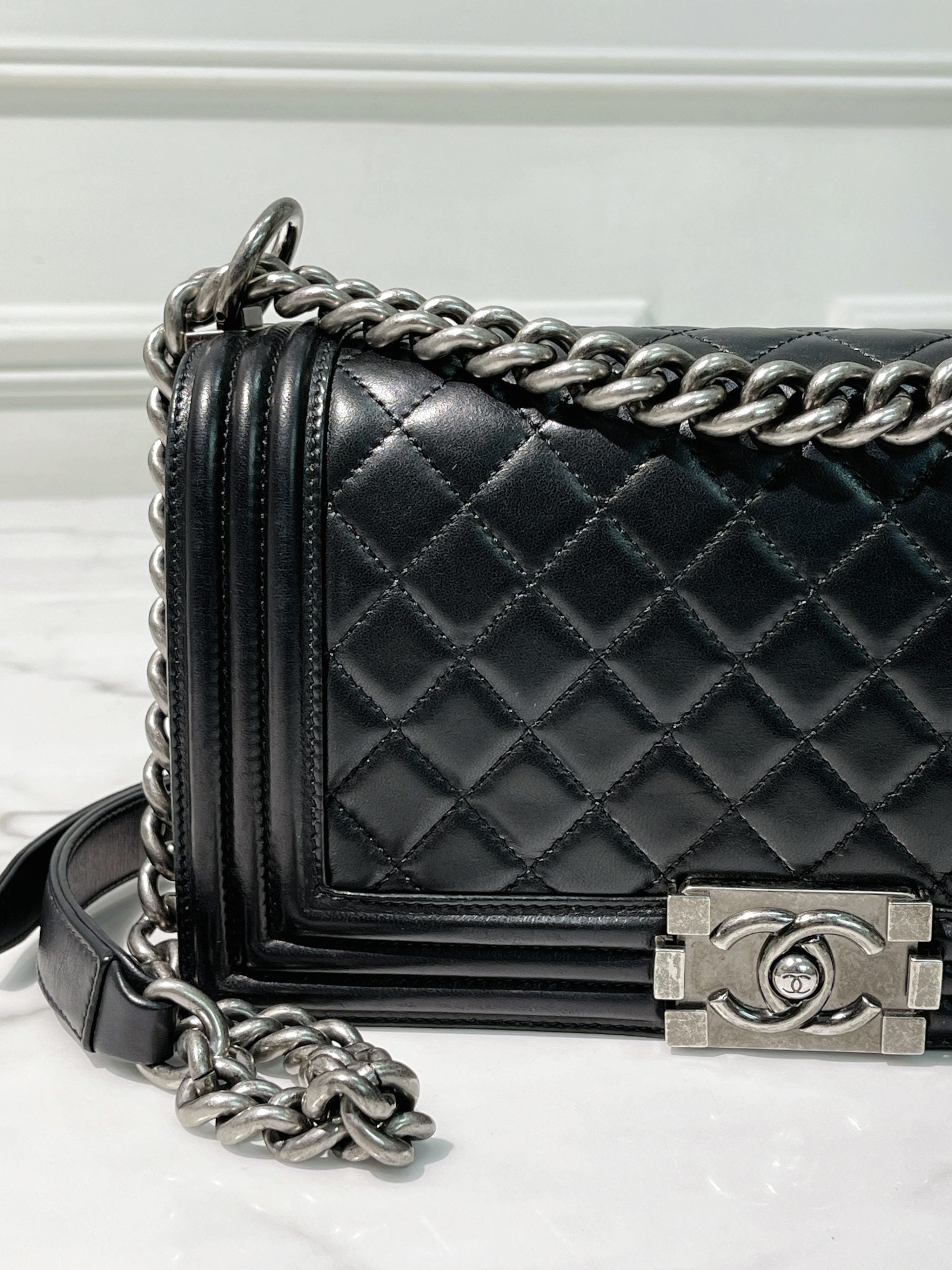 CHANEL MEDIUM BOY, Black/Silver