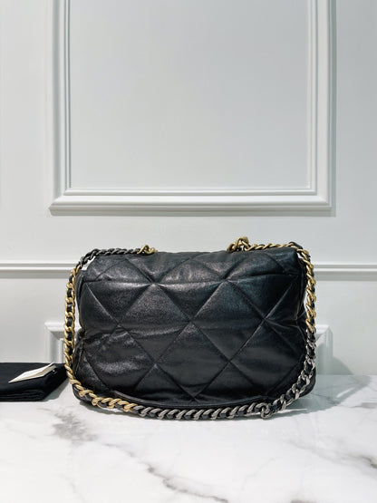 CHANEL MAXI 19 BAG, Black/Gold