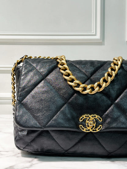 CHANEL MAXI 19 BAG, Black/Gold