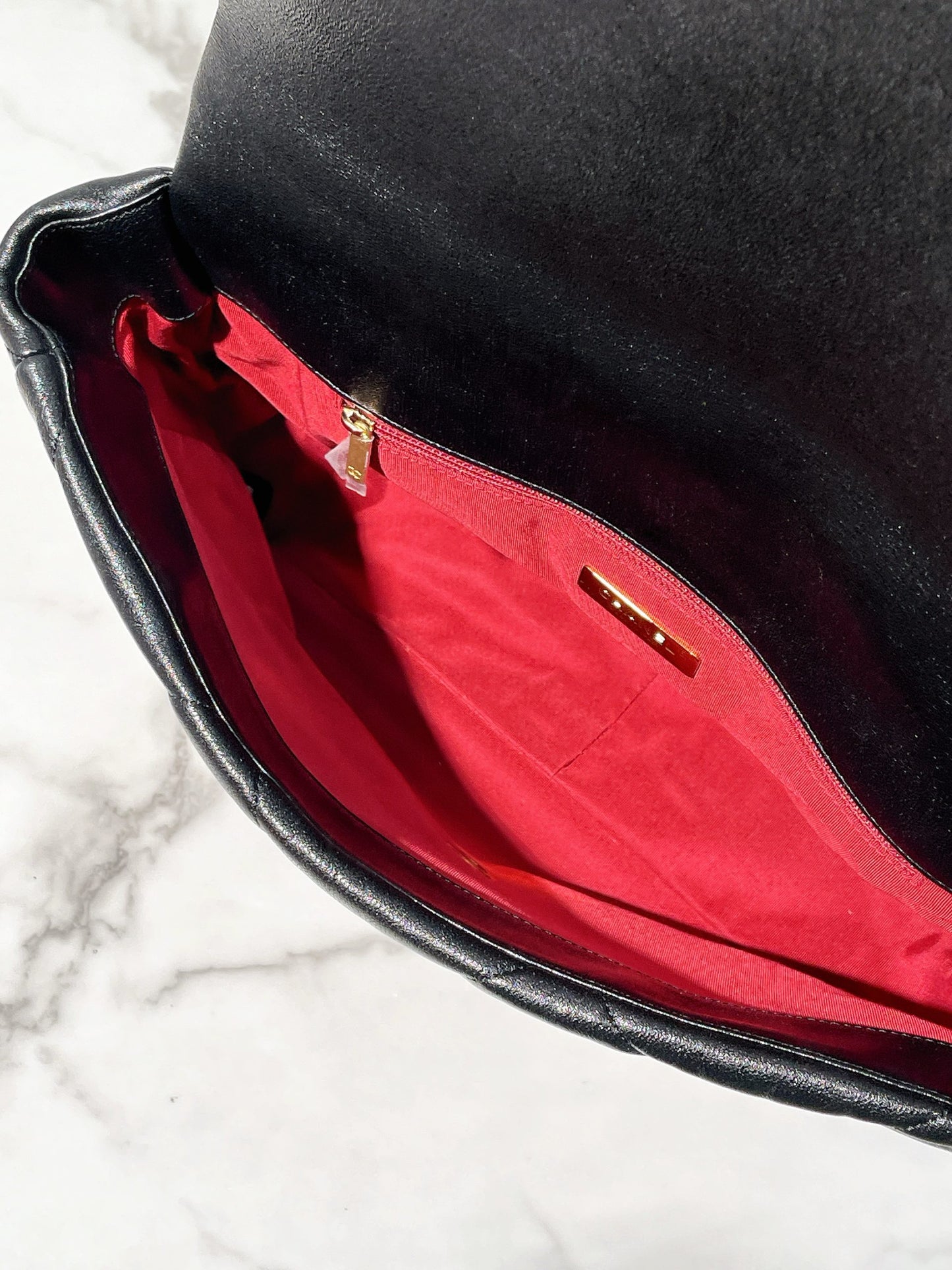 CHANEL MAXI 19 BAG, Black/Gold