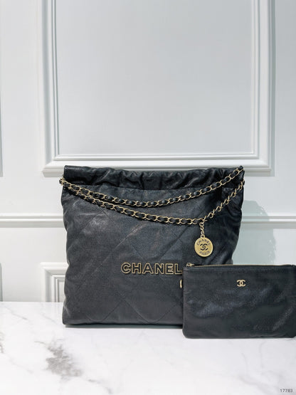 CHANEL MEDIUM 22 BAG, Black/Gold