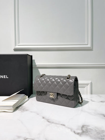 CHANEL SMALL CLASSIC FLAP, Grey/Gold